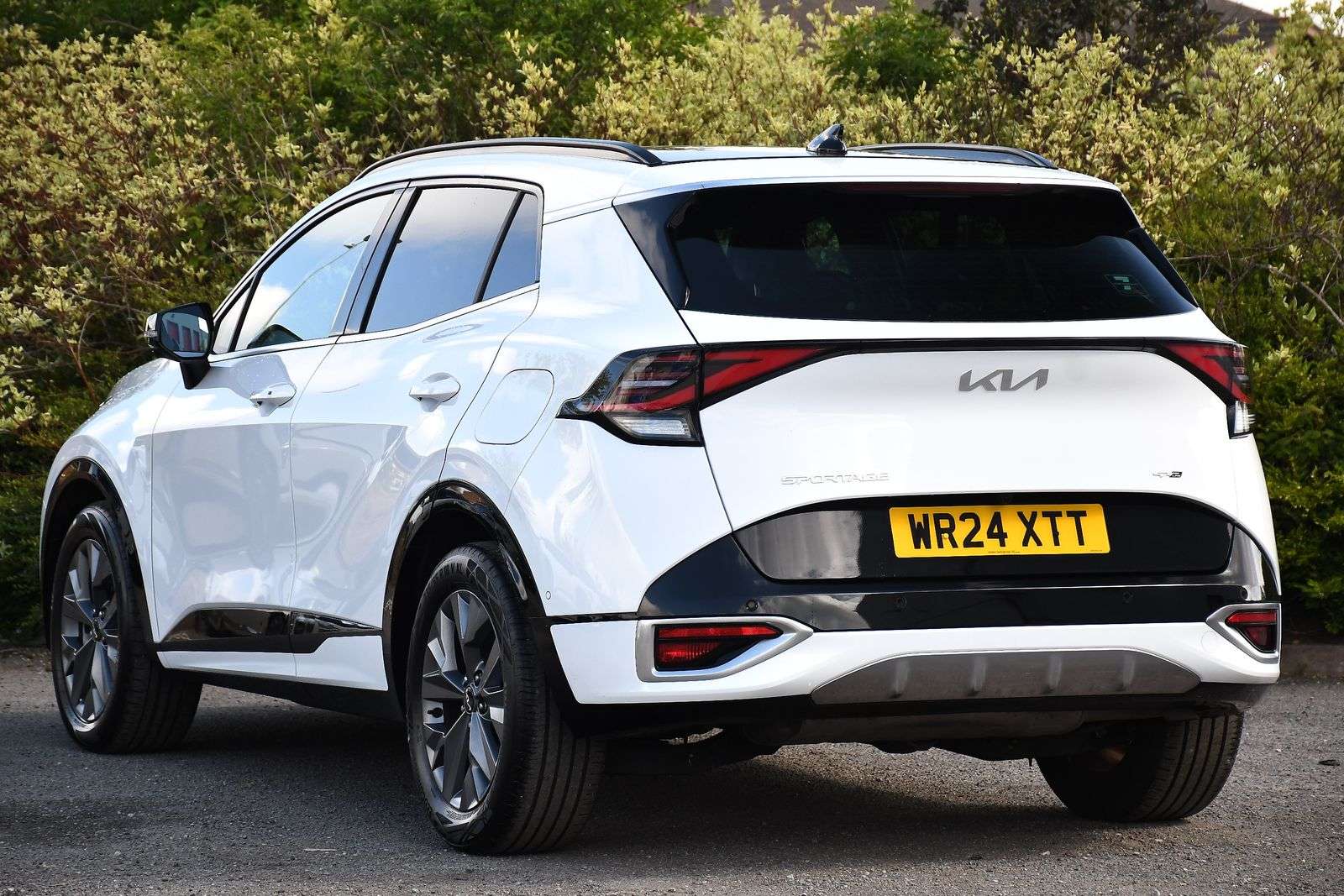 A 2024 KIA SPORTAGE 1.6 h T-GDi GT-Line S SUV 5dr Petrol Hybrid Auto Euro 6 (s/s) (226 bhp) A 2024 KIA SPORTAGE 1.6 h T-GDi GT-Line S SUV 5dr Petrol Hybrid Auto Euro 6 (s/s) (226 bhp)