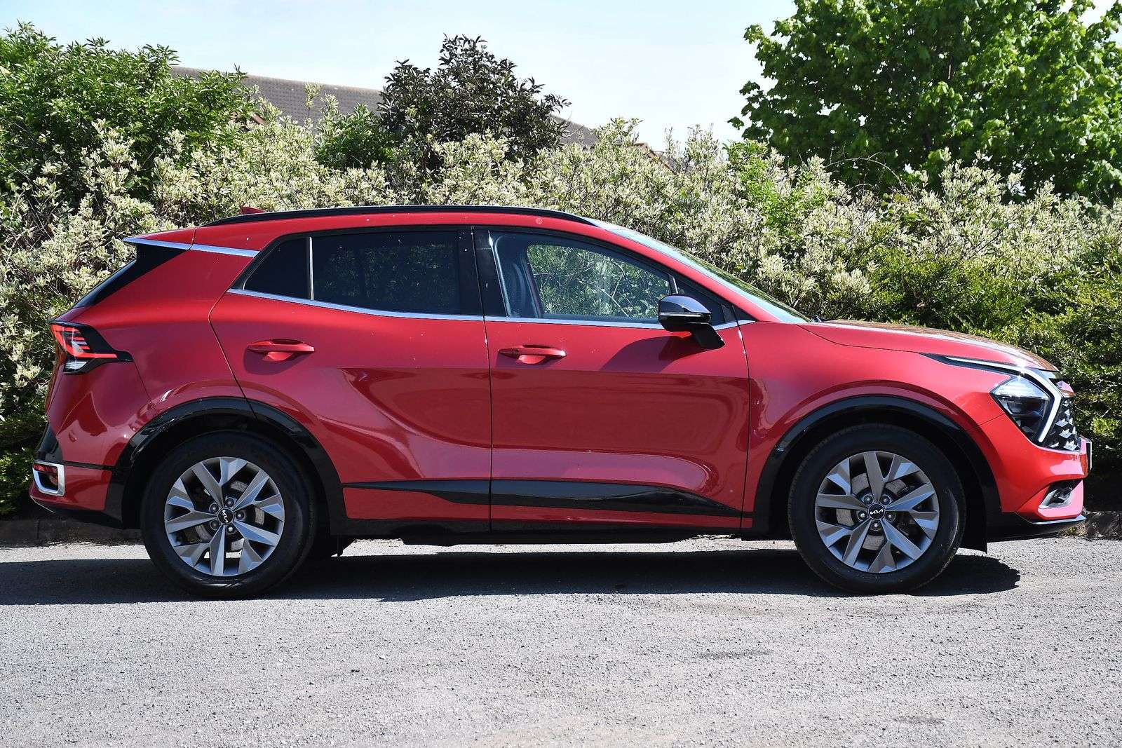 A 2022 KIA SPORTAGE 1.6 h T-GDi GT-Line SUV 5dr Petrol Hybrid Auto Euro 6 (s/s) (226 bhp) A 2022 KIA SPORTAGE 1.6 h T-GDi GT-Line SUV 5dr Petrol Hybrid Auto Euro 6 (s/s) (226 bhp)