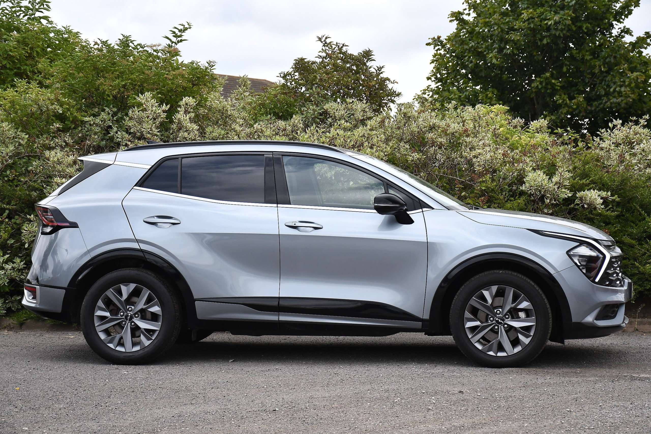 A 2023 KIA SPORTAGE 1.6 h T-GDi GT-Line SUV 5dr Petrol Hybrid Auto Euro 6 (s/s) (226 bhp) A 2023 KIA SPORTAGE 1.6 h T-GDi GT-Line SUV 5dr Petrol Hybrid Auto Euro 6 (s/s) (226 bhp)