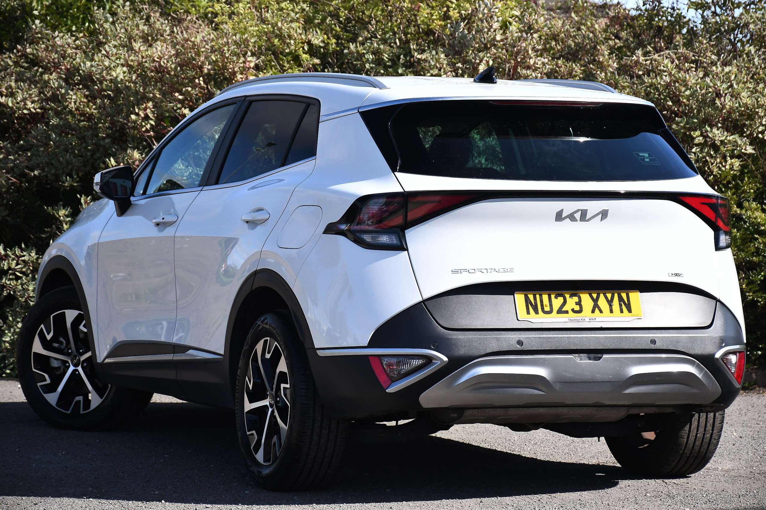 A 2023 KIA SPORTAGE 1.6 h T-GDi 3 SUV 5dr Petrol Hybrid Auto Euro 6 (s/s) (226 bhp) A 2023 KIA SPORTAGE 1.6 h T-GDi 3 SUV 5dr Petrol Hybrid Auto Euro 6 (s/s) (226 bhp)