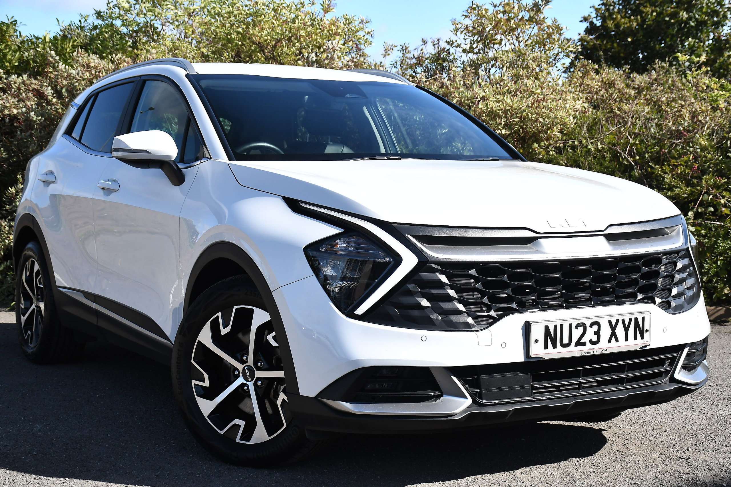 A 2023 KIA SPORTAGE 1.6 h T-GDi 3 SUV 5dr Petrol Hybrid Auto Euro 6 (s/s) (226 bhp) A 2023 KIA SPORTAGE 1.6 h T-GDi 3 SUV 5dr Petrol Hybrid Auto Euro 6 (s/s) (226 bhp)