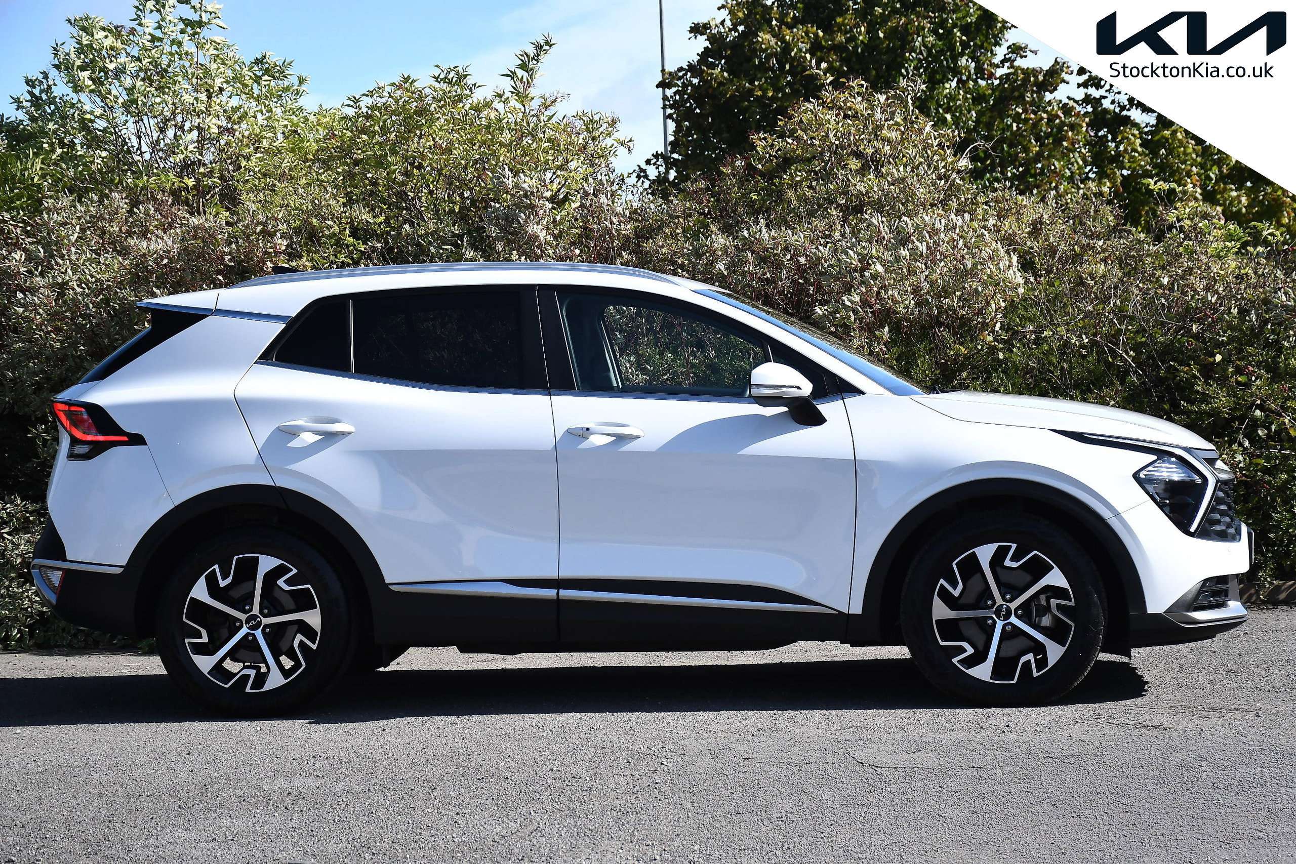 A 2023 KIA SPORTAGE 1.6 h T-GDi 3 SUV 5dr Petrol Hybrid Auto Euro 6 (s/s) (226 bhp) A 2023 KIA SPORTAGE 1.6 h T-GDi 3 SUV 5dr Petrol Hybrid Auto Euro 6 (s/s) (226 bhp)