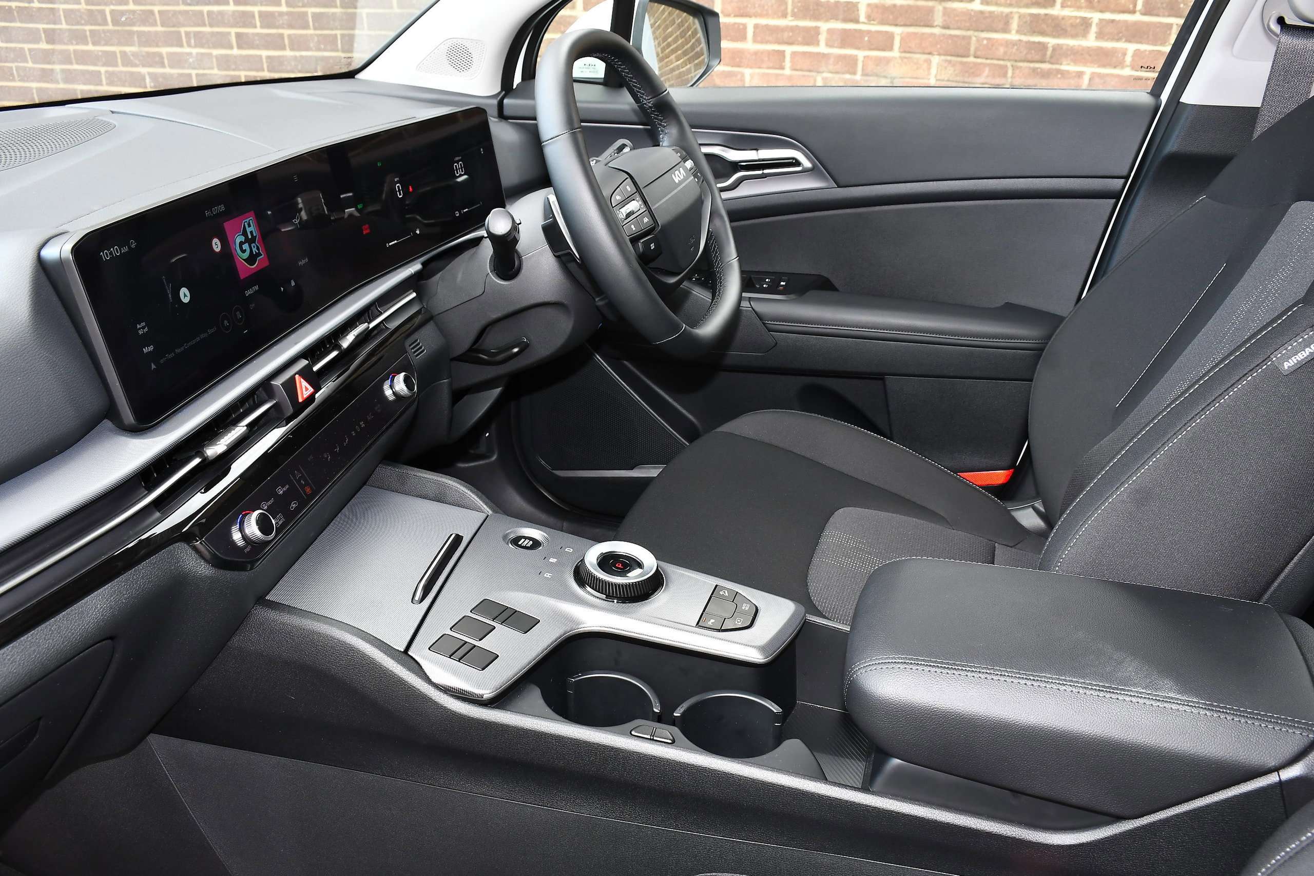 A 2025 KIA SPORTAGE 1.6 h T-GDi Pure SUV 5dr Petrol Hybrid Auto Euro 6 (s/s) (235 bhp) A 2025 KIA SPORTAGE 1.6 h T-GDi Pure SUV 5dr Petrol Hybrid Auto Euro 6 (s/s) (235 bhp)