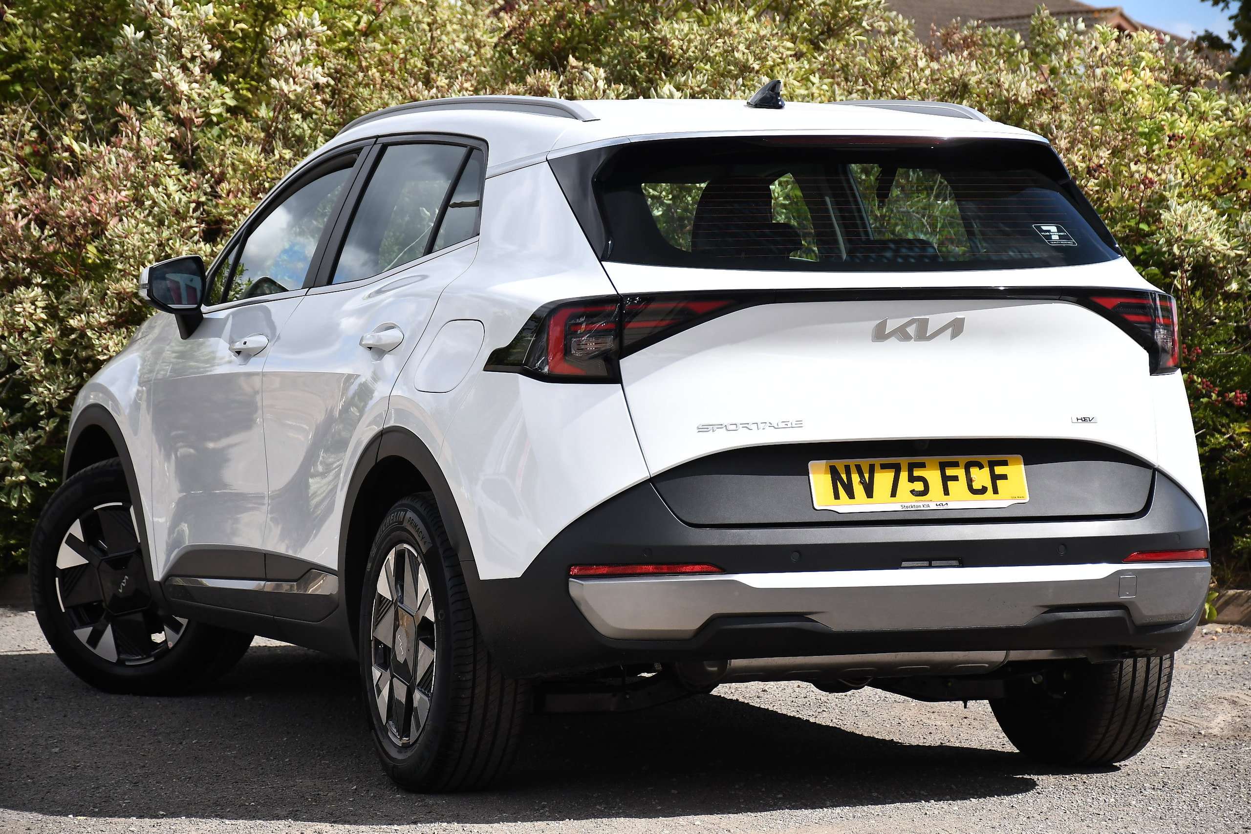 A 2025 KIA SPORTAGE 1.6 h T-GDi Pure SUV 5dr Petrol Hybrid Auto Euro 6 (s/s) (235 bhp) A 2025 KIA SPORTAGE 1.6 h T-GDi Pure SUV 5dr Petrol Hybrid Auto Euro 6 (s/s) (235 bhp)