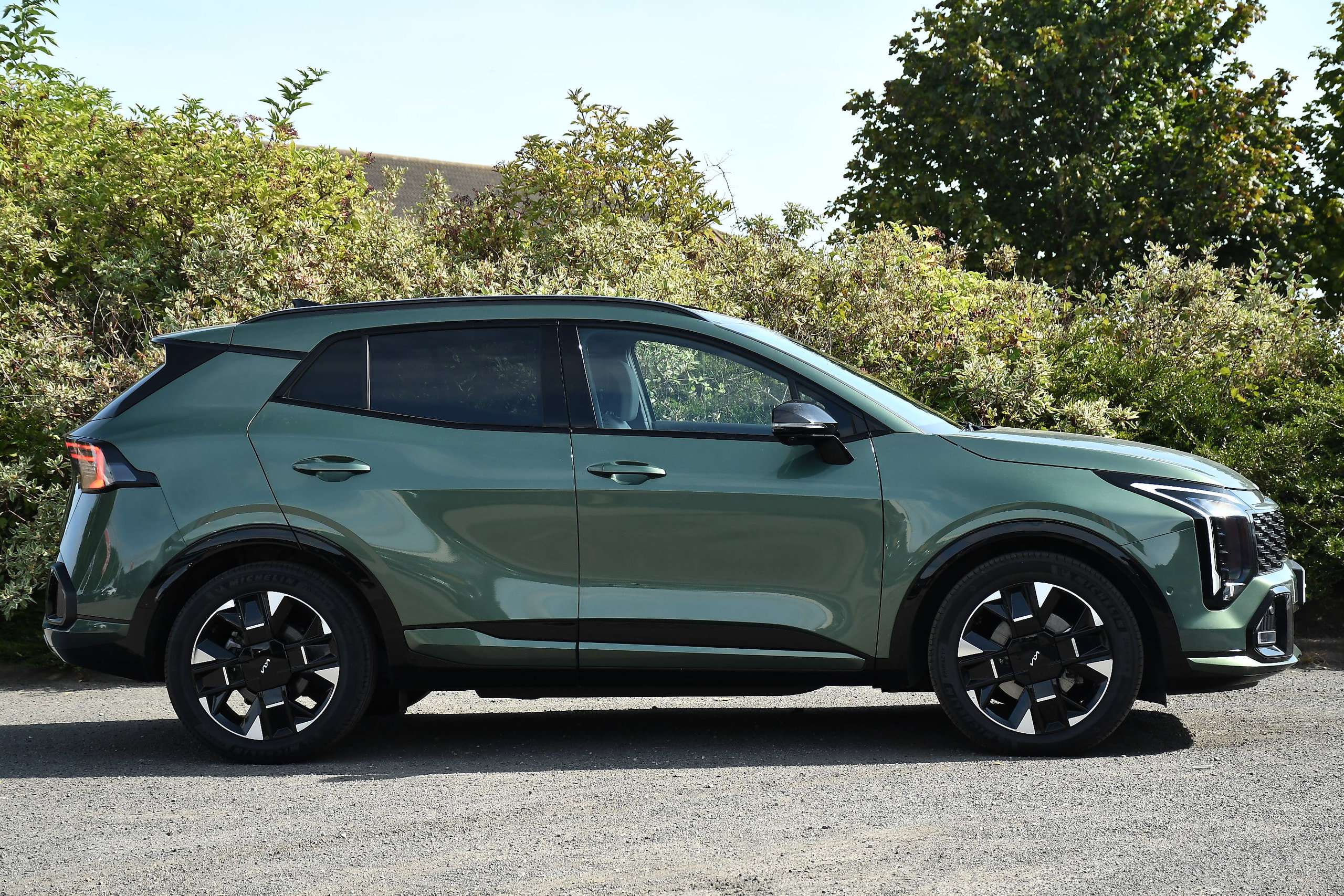 A 2025 KIA SPORTAGE 1.6 h T-GDi GT-Line S SUV 5dr Petrol Hybrid Auto Euro 6 (s/s) (235 bhp) A 2025 KIA SPORTAGE 1.6 h T-GDi GT-Line S SUV 5dr Petrol Hybrid Auto Euro 6 (s/s) (235 bhp)