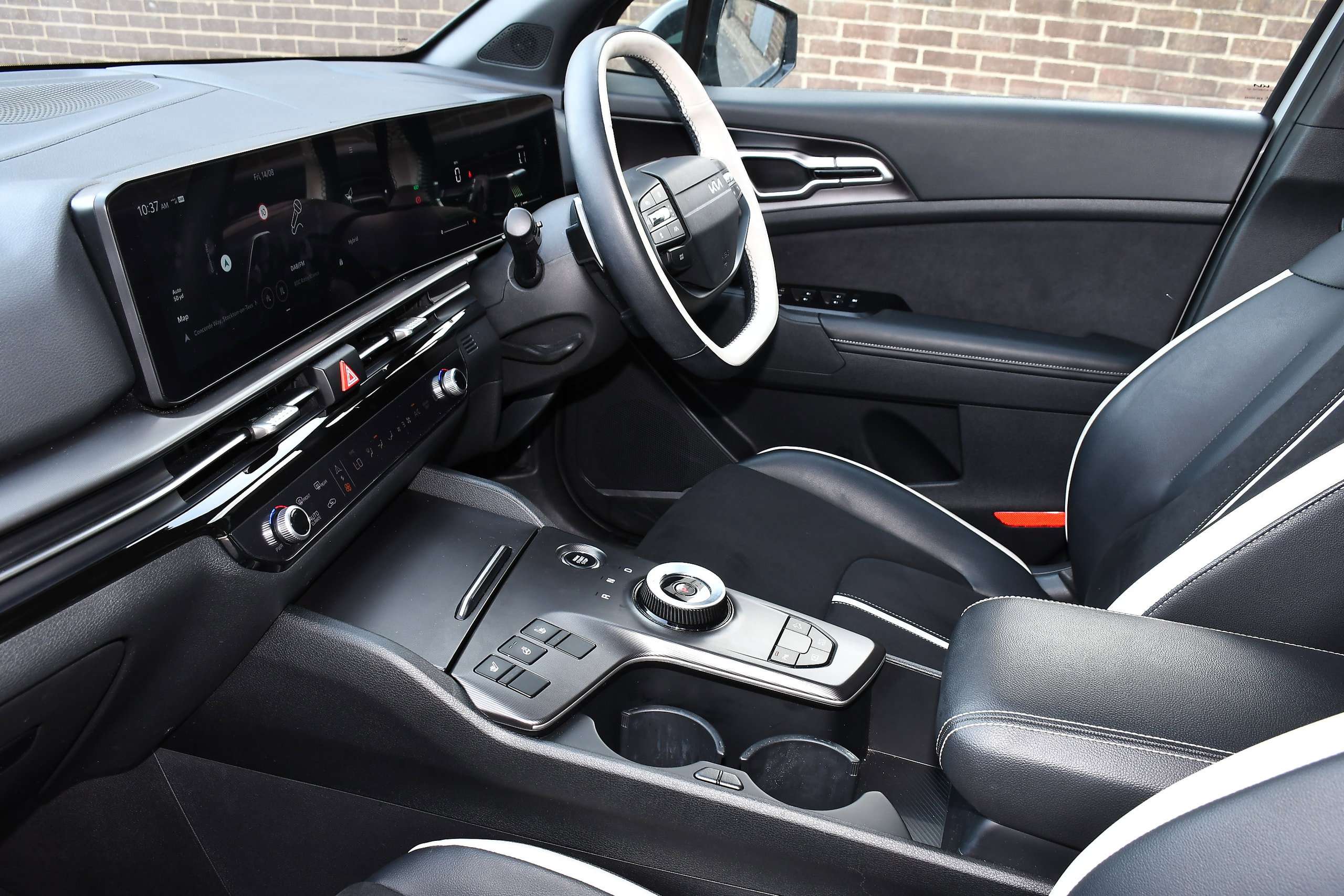 A 2025 KIA SPORTAGE 1.6 h T-GDi GT-Line SUV 5dr Petrol Hybrid Auto Euro 6 (s/s) (235 bhp) A 2025 KIA SPORTAGE 1.6 h T-GDi GT-Line SUV 5dr Petrol Hybrid Auto Euro 6 (s/s) (235 bhp)