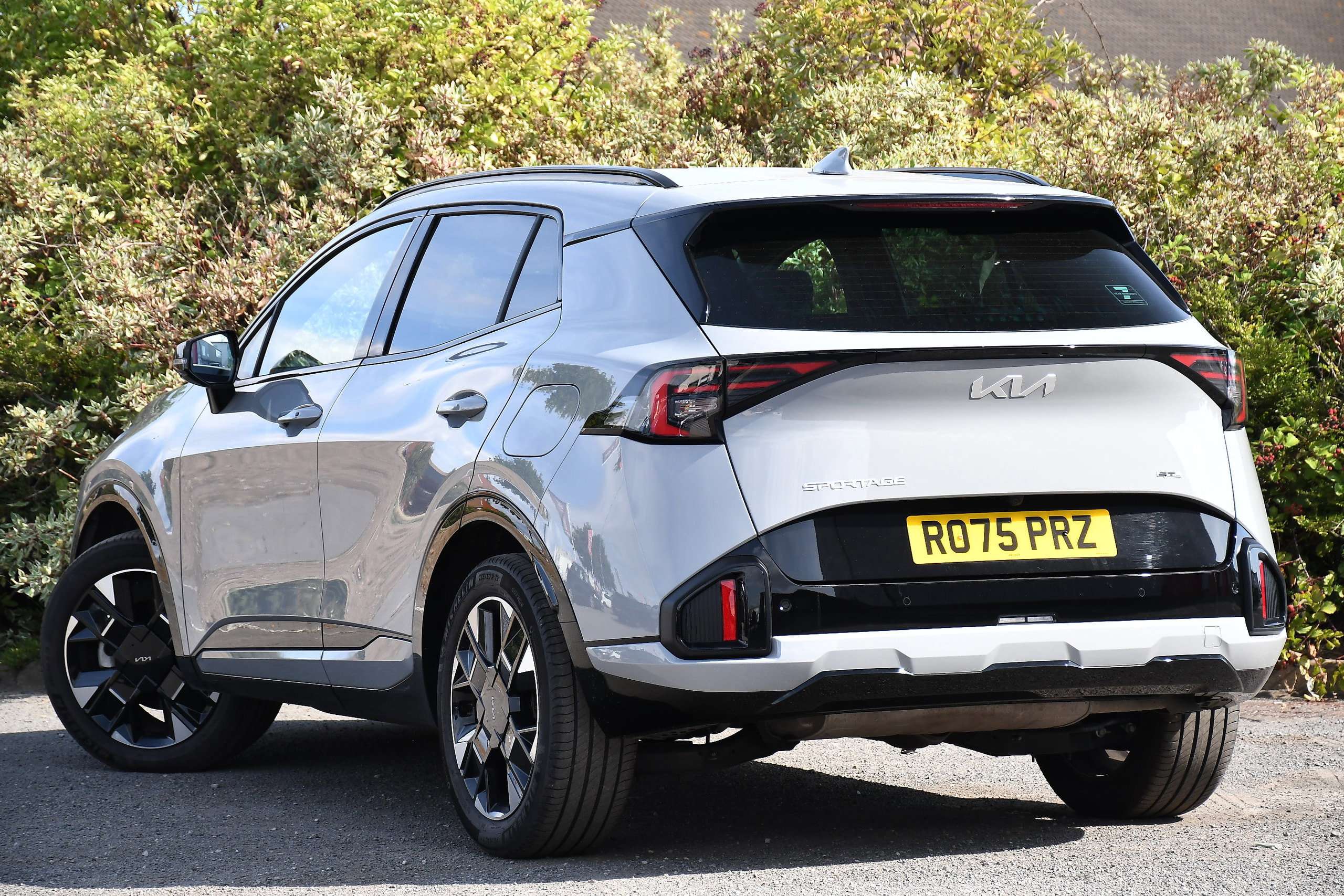 A 2025 KIA SPORTAGE 1.6 h T-GDi GT-Line SUV 5dr Petrol Hybrid Auto Euro 6 (s/s) (235 bhp) A 2025 KIA SPORTAGE 1.6 h T-GDi GT-Line SUV 5dr Petrol Hybrid Auto Euro 6 (s/s) (235 bhp)