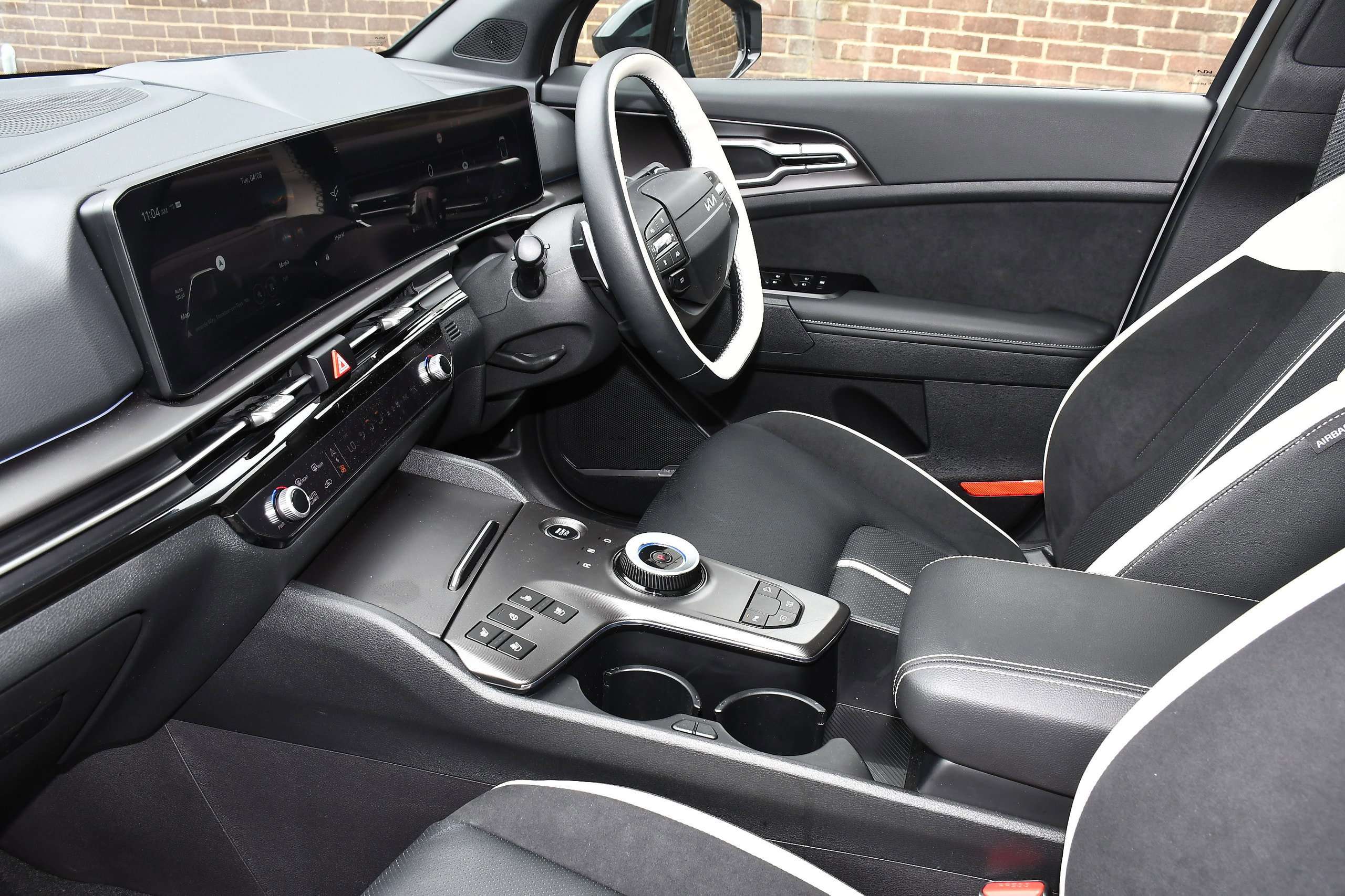 A 2026 KIA SPORTAGE 1.6 h T-GDi GT-Line S SUV 5dr Petrol Hybrid Auto Euro 6 (s/s) (235 bhp) A 2026 KIA SPORTAGE 1.6 h T-GDi GT-Line S SUV 5dr Petrol Hybrid Auto Euro 6 (s/s) (235 bhp)