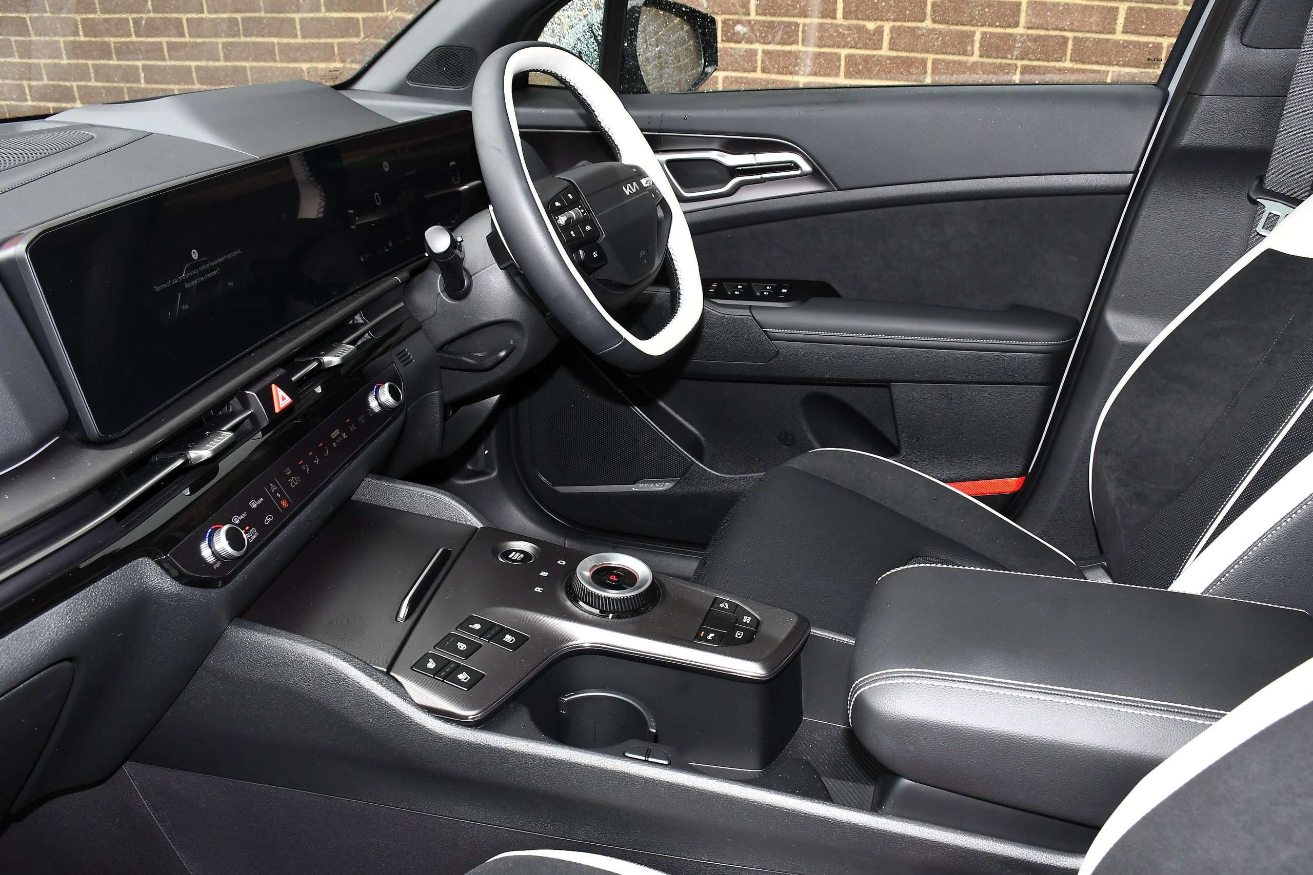 A 2026 KIA SPORTAGE 1.6 h T-GDi GT-Line S SUV 5dr Petrol Hybrid Auto Euro 6 (s/s) (235 bhp) A 2026 KIA SPORTAGE 1.6 h T-GDi GT-Line S SUV 5dr Petrol Hybrid Auto Euro 6 (s/s) (235 bhp)