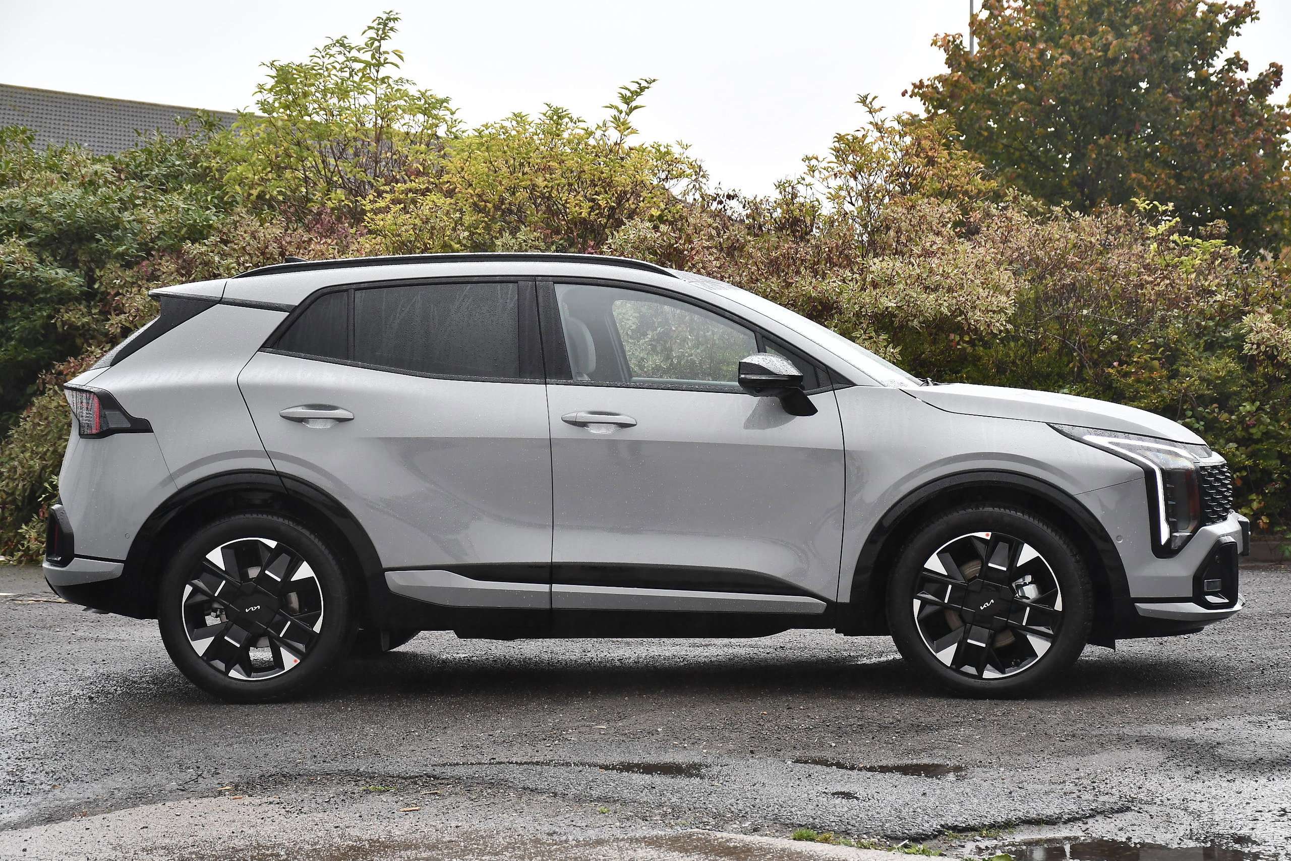 A 2026 KIA SPORTAGE 1.6 h T-GDi GT-Line S SUV 5dr Petrol Hybrid Auto Euro 6 (s/s) (235 bhp) A 2026 KIA SPORTAGE 1.6 h T-GDi GT-Line S SUV 5dr Petrol Hybrid Auto Euro 6 (s/s) (235 bhp)