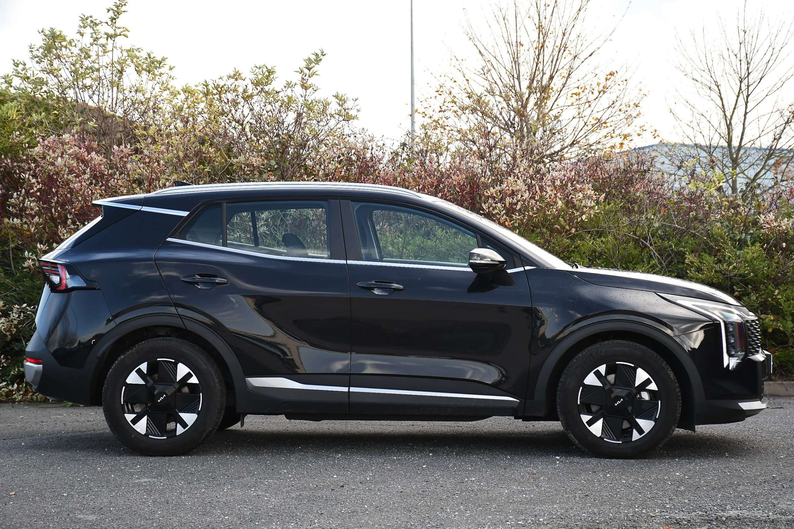 A 2026 KIA SPORTAGE 1.6 h T-GDi Pure SUV 5dr Petrol Hybrid Auto Euro 6 (s/s) (235 bhp) A 2026 KIA SPORTAGE 1.6 h T-GDi Pure SUV 5dr Petrol Hybrid Auto Euro 6 (s/s) (235 bhp)