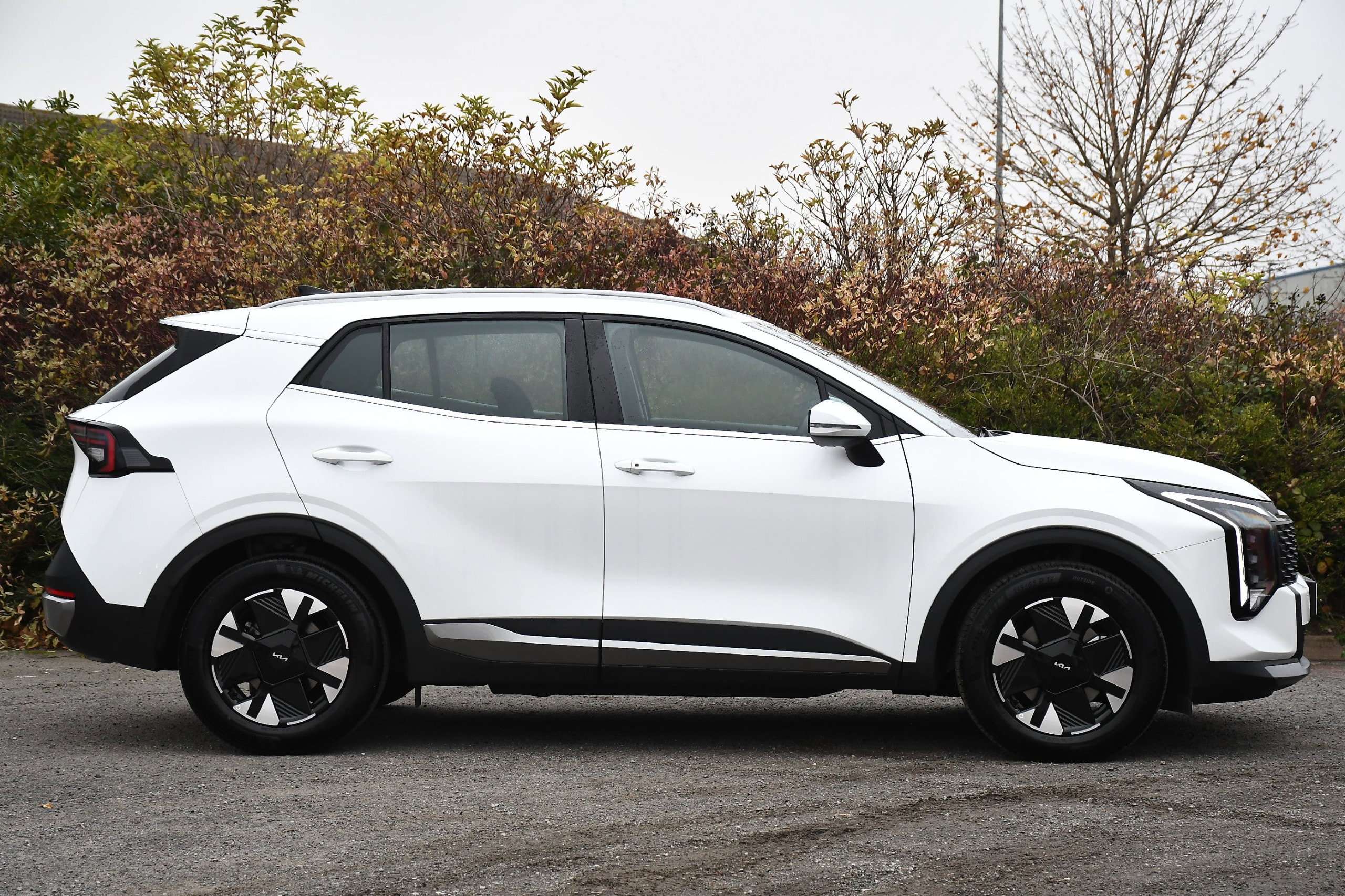 A 2025 KIA SPORTAGE 1.6 h T-GDi Pure SUV 5dr Petrol Hybrid Auto Euro 6 (s/s) (235 bhp) A 2025 KIA SPORTAGE 1.6 h T-GDi Pure SUV 5dr Petrol Hybrid Auto Euro 6 (s/s) (235 bhp)