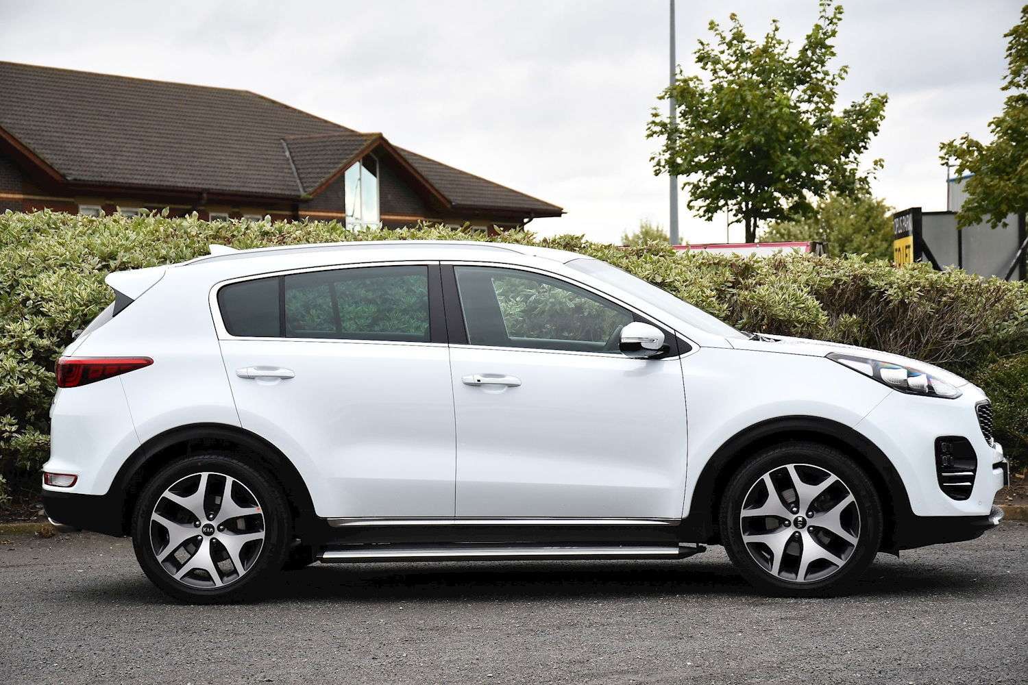 A 2017 KIA SPORTAGE GT-LINE A 2017 KIA SPORTAGE GT-LINE