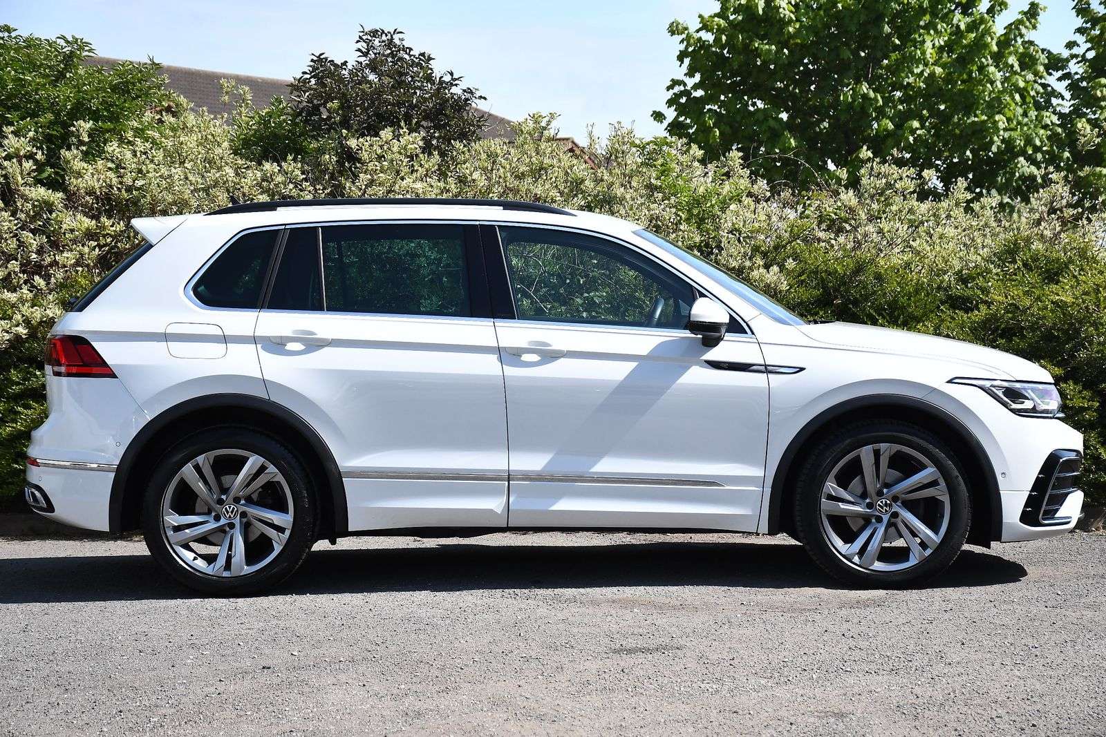 A 2023 VOLKSWAGEN TIGUAN 1.5 TSI R-Line Edition SUV 5dr Petrol DSG Euro 6 (s/s) (150 ps) A 2023 VOLKSWAGEN TIGUAN 1.5 TSI R-Line Edition SUV 5dr Petrol DSG Euro 6 (s/s) (150 ps)