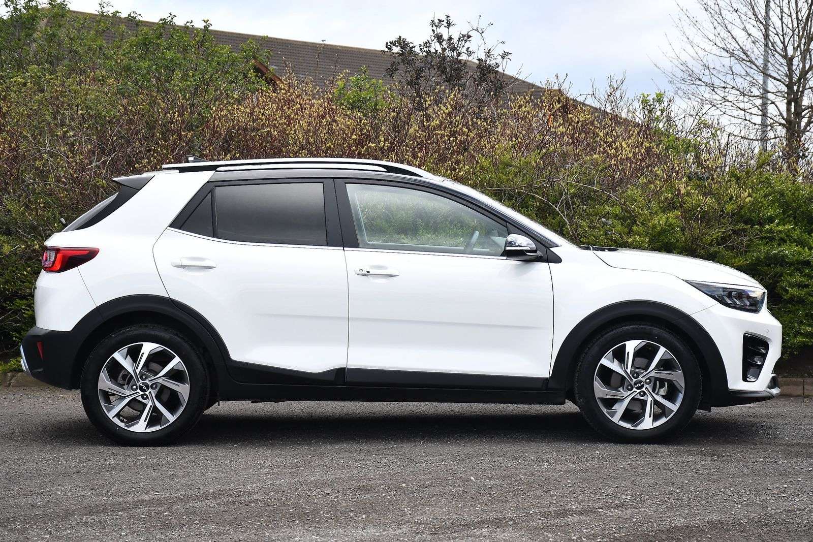 A 2023 KIA STONIC 1.0 T-GDi MHEV GT-Line S SUV 5dr Petrol Hybrid DCT Euro 6 (s/s) (118 bhp) A 2023 KIA STONIC 1.0 T-GDi MHEV GT-Line S SUV 5dr Petrol Hybrid DCT Euro 6 (s/s) (118 bhp)