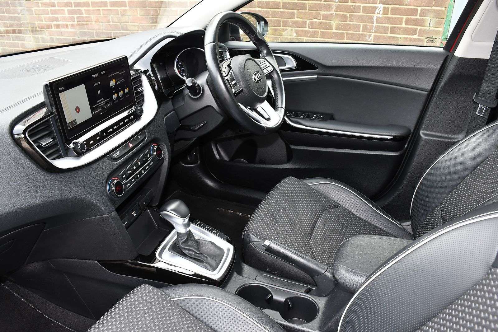 A 2019 KIA CEED 1.4 T-GDi 3 Hatchback 5dr Petrol DCT Euro 6 (s/s) (138 bhp) A 2019 KIA CEED 1.4 T-GDi 3 Hatchback 5dr Petrol DCT Euro 6 (s/s) (138 bhp)