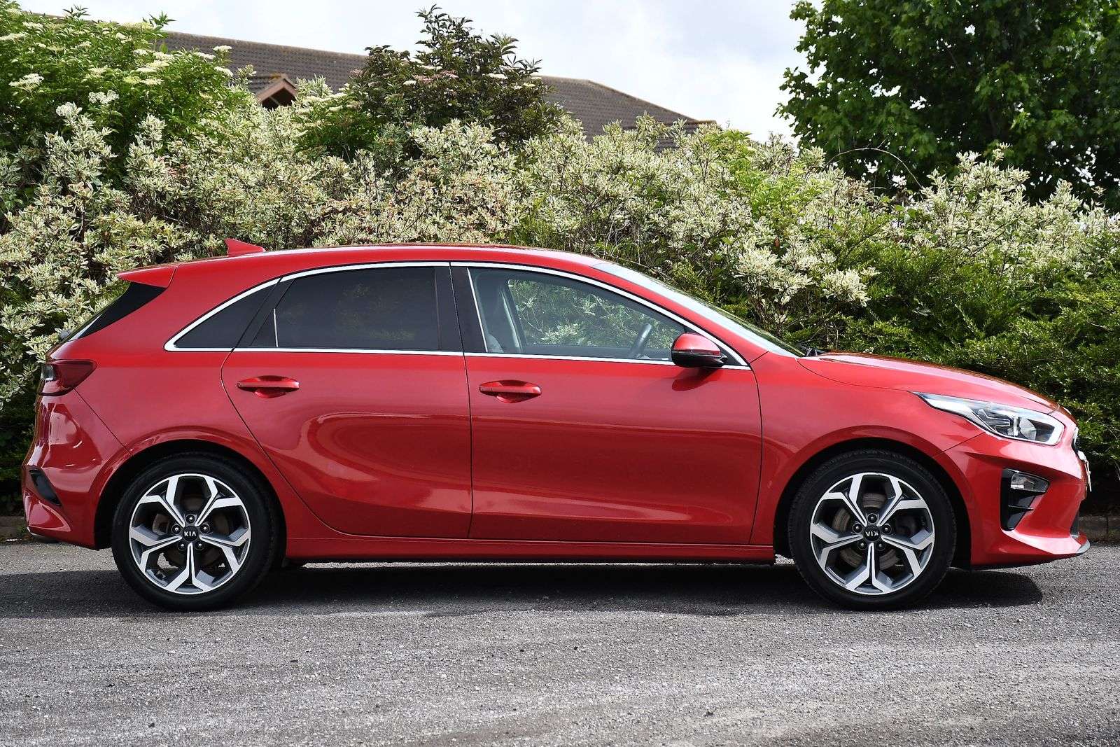 A 2019 KIA CEED 1.4 T-GDi 3 Hatchback 5dr Petrol DCT Euro 6 (s/s) (138 bhp) A 2019 KIA CEED 1.4 T-GDi 3 Hatchback 5dr Petrol DCT Euro 6 (s/s) (138 bhp)