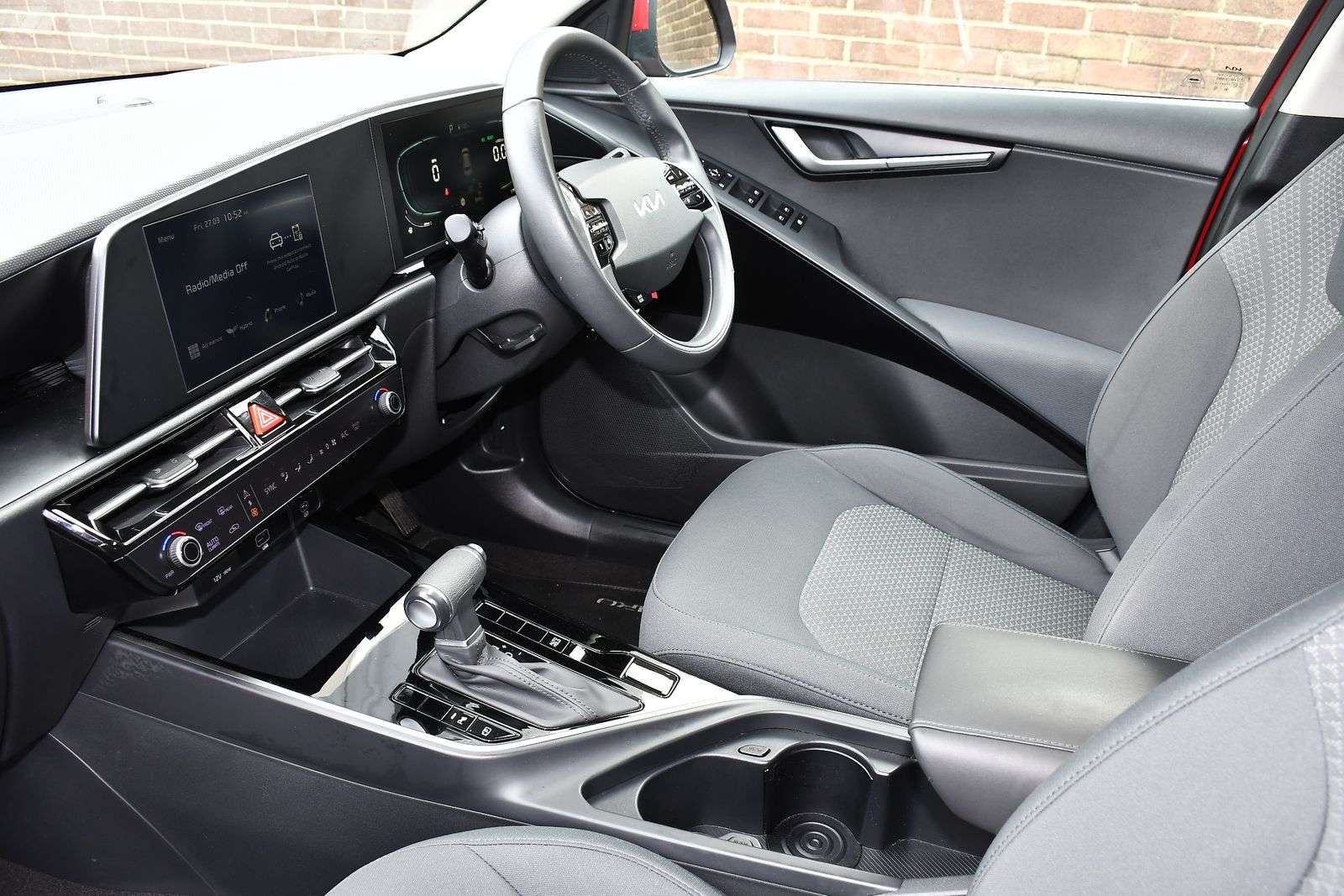 A 2023 KIA NIRO 1.6h GDi 2 SUV 5dr Petrol Hybrid DCT Euro 6 (s/s) (139 bhp) A 2023 KIA NIRO 1.6h GDi 2 SUV 5dr Petrol Hybrid DCT Euro 6 (s/s) (139 bhp)