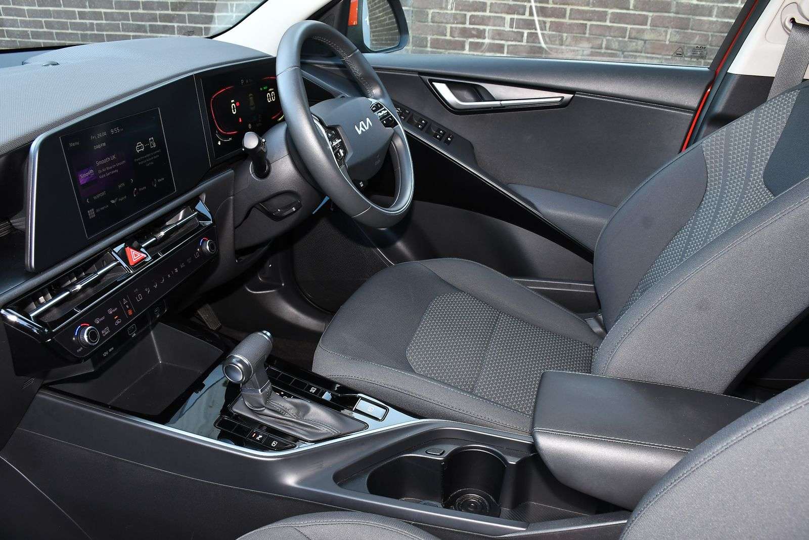 A 2023 KIA NIRO 1.6h GDi 2 SUV 5dr Petrol Hybrid DCT Euro 6 (s/s) (139 bhp) A 2023 KIA NIRO 1.6h GDi 2 SUV 5dr Petrol Hybrid DCT Euro 6 (s/s) (139 bhp)