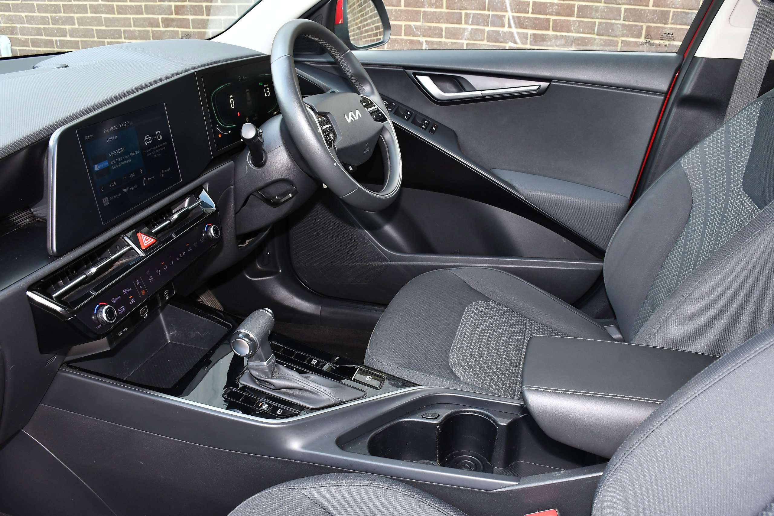 A 2023 KIA NIRO 1.6h GDi 2 SUV 5dr Petrol Hybrid DCT Euro 6 (s/s) (139 bhp) A 2023 KIA NIRO 1.6h GDi 2 SUV 5dr Petrol Hybrid DCT Euro 6 (s/s) (139 bhp)