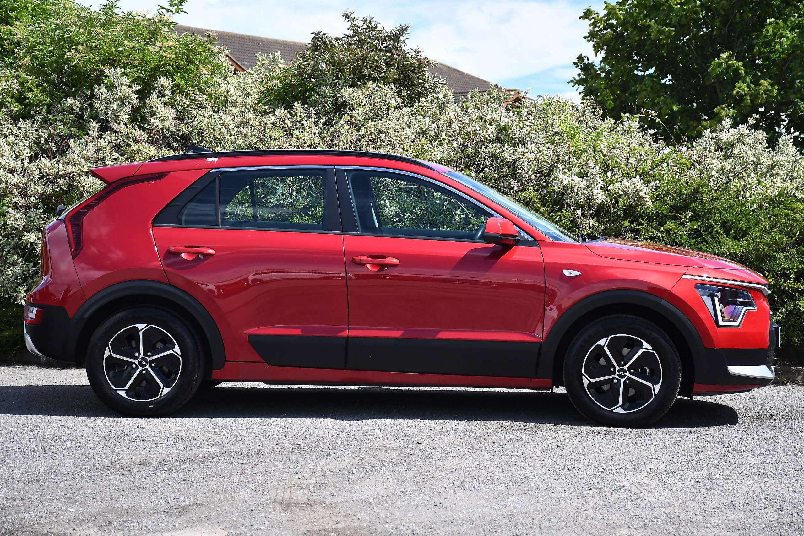 A 2023 KIA NIRO 1.6h GDi 2 SUV 5dr Petrol Hybrid DCT Euro 6 (s/s) (139 bhp) A 2023 KIA NIRO 1.6h GDi 2 SUV 5dr Petrol Hybrid DCT Euro 6 (s/s) (139 bhp)