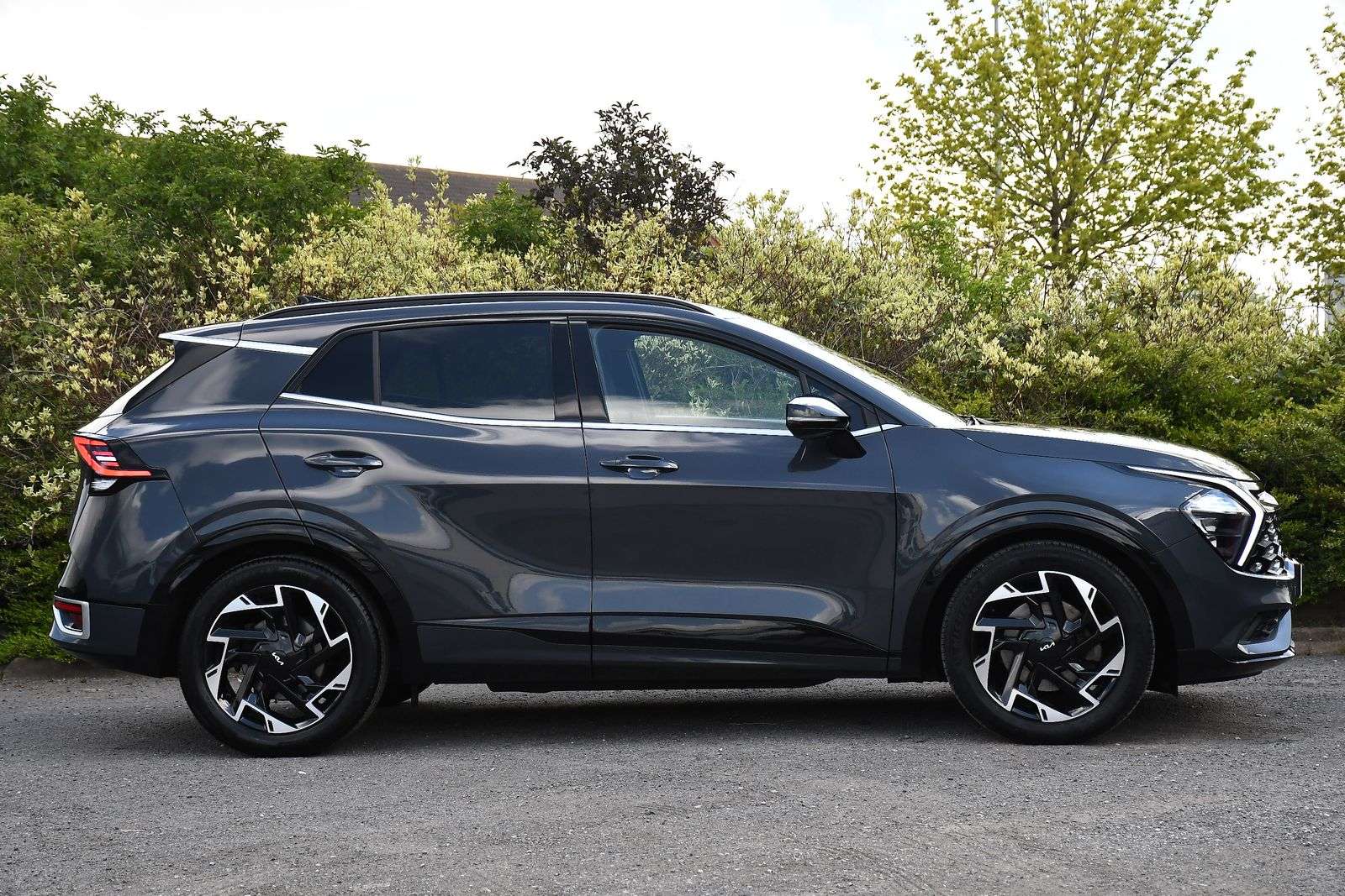 A 2023 KIA SPORTAGE 1.6 T-GDi MHEV GT-Line SUV 5dr Petrol Hybrid DCT Euro 6 (s/s) (148 bhp) A 2023 KIA SPORTAGE 1.6 T-GDi MHEV GT-Line SUV 5dr Petrol Hybrid DCT Euro 6 (s/s) (148 bhp)
