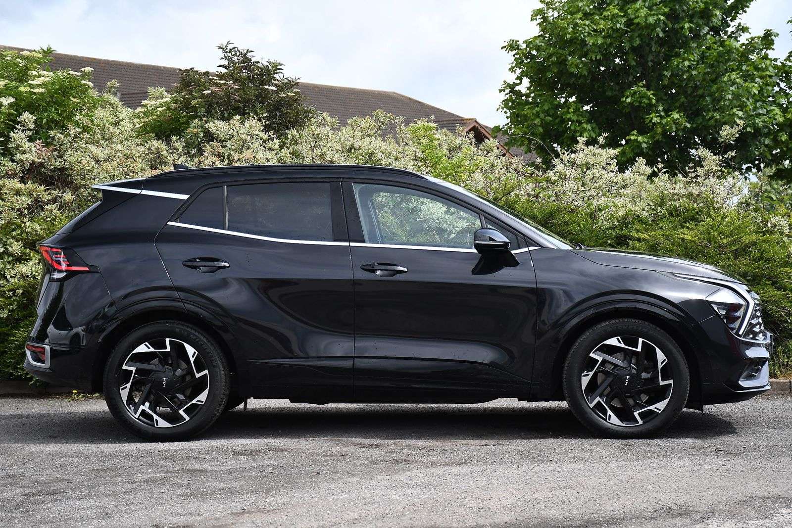 A 2023 KIA SPORTAGE 1.6 T-GDi MHEV GT-Line SUV 5dr Petrol Hybrid DCT Euro 6 (s/s) (148 bhp) A 2023 KIA SPORTAGE 1.6 T-GDi MHEV GT-Line SUV 5dr Petrol Hybrid DCT Euro 6 (s/s) (148 bhp)