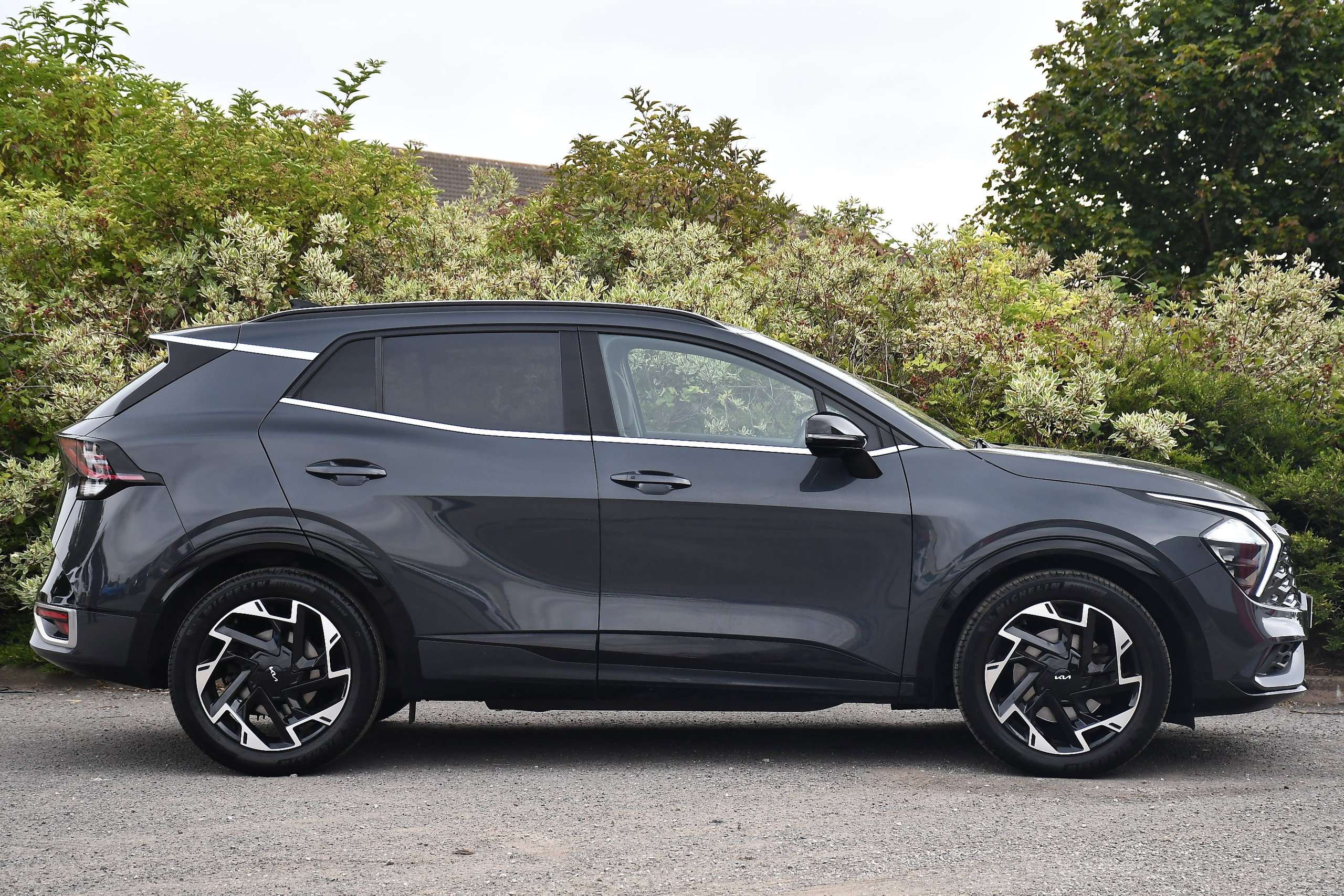 A 2023 KIA SPORTAGE 1.6 T-GDi MHEV GT-Line SUV 5dr Petrol Hybrid DCT Euro 6 (s/s) (148 bhp) A 2023 KIA SPORTAGE 1.6 T-GDi MHEV GT-Line SUV 5dr Petrol Hybrid DCT Euro 6 (s/s) (148 bhp)
