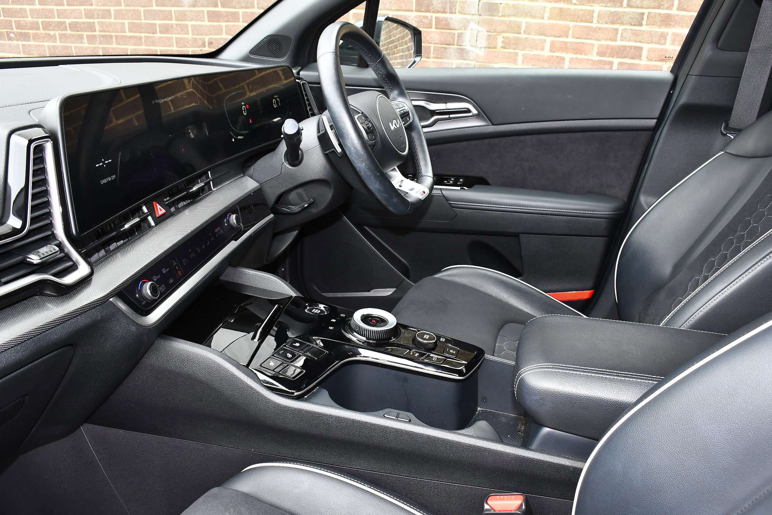 A 2023 KIA SPORTAGE 1.6 T-GDi MHEV GT-Line SUV 5dr Petrol Hybrid DCT Euro 6 (s/s) (148 bhp) A 2023 KIA SPORTAGE 1.6 T-GDi MHEV GT-Line SUV 5dr Petrol Hybrid DCT Euro 6 (s/s) (148 bhp)