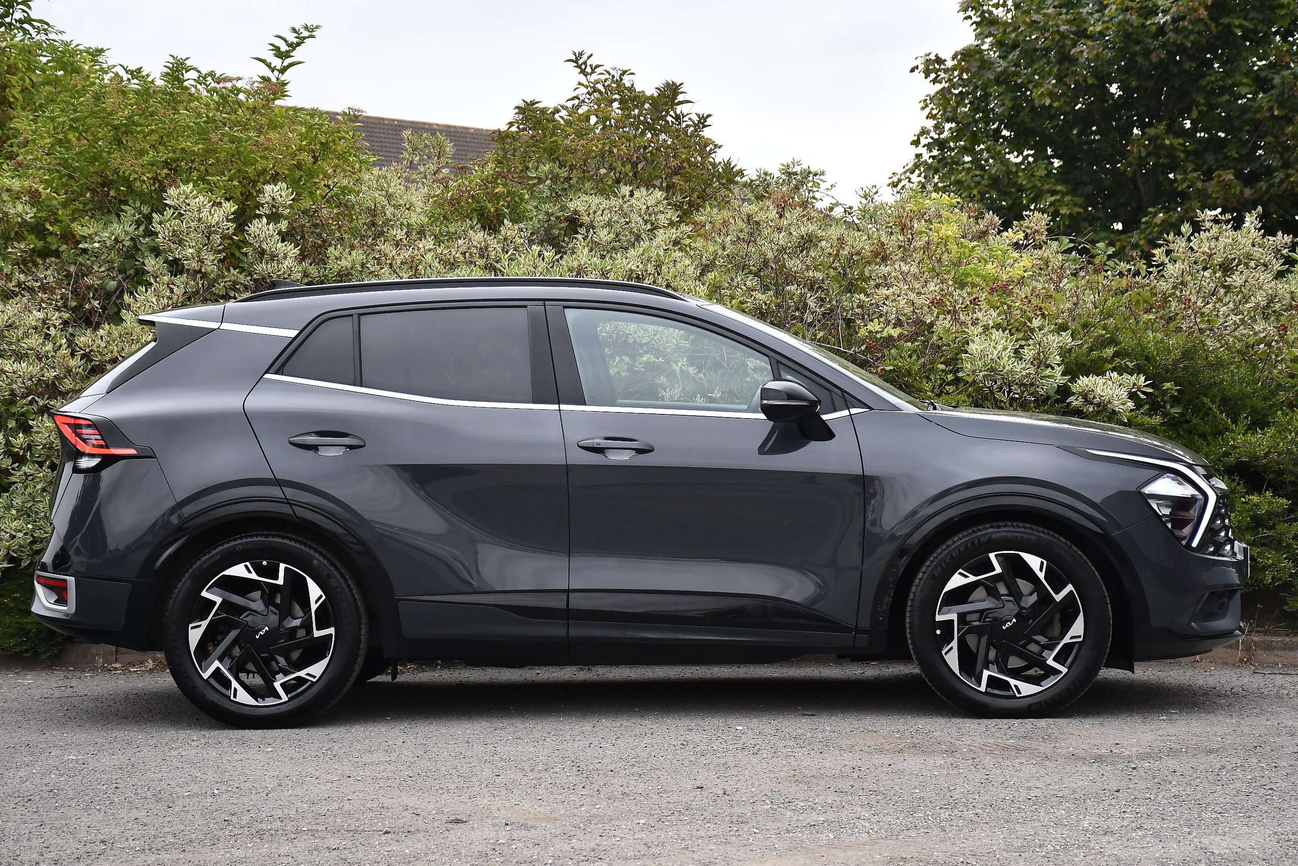 A 2023 KIA SPORTAGE 1.6 T-GDi MHEV GT-Line SUV 5dr Petrol Hybrid DCT Euro 6 (s/s) (148 bhp) A 2023 KIA SPORTAGE 1.6 T-GDi MHEV GT-Line SUV 5dr Petrol Hybrid DCT Euro 6 (s/s) (148 bhp)