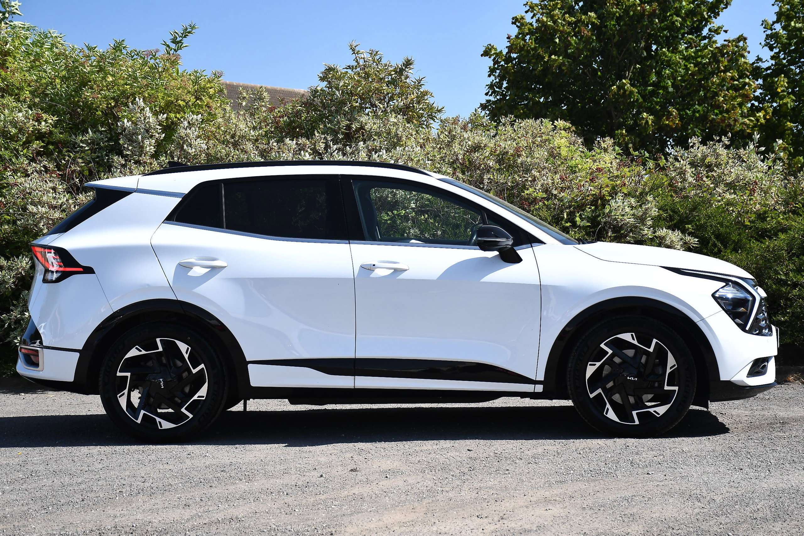 A 2022 KIA SPORTAGE 1.6 T-GDi MHEV GT-Line SUV 5dr Petrol Hybrid DCT Euro 6 (s/s) (148 bhp) A 2022 KIA SPORTAGE 1.6 T-GDi MHEV GT-Line SUV 5dr Petrol Hybrid DCT Euro 6 (s/s) (148 bhp)