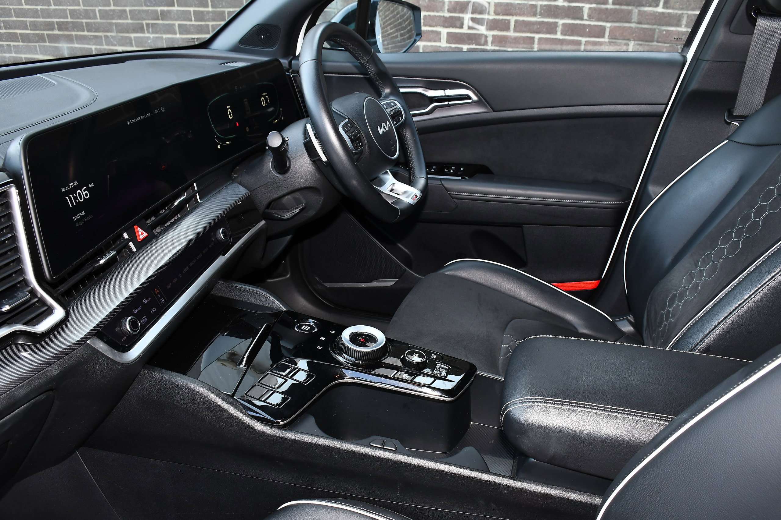 A 2022 KIA SPORTAGE 1.6 T-GDi MHEV GT-Line SUV 5dr Petrol Hybrid DCT Euro 6 (s/s) (148 bhp) A 2022 KIA SPORTAGE 1.6 T-GDi MHEV GT-Line SUV 5dr Petrol Hybrid DCT Euro 6 (s/s) (148 bhp)