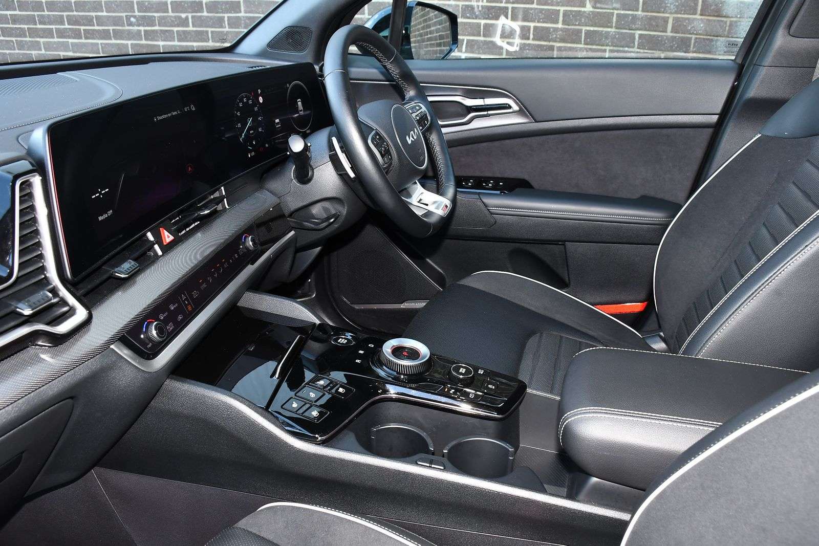 A 2025 KIA SPORTAGE 1.6 T-GDi MHEV GT-Line S SUV 5dr Petrol Hybrid DCT Euro 6 (s/s) (157 bhp) A 2025 KIA SPORTAGE 1.6 T-GDi MHEV GT-Line S SUV 5dr Petrol Hybrid DCT Euro 6 (s/s) (157 bhp)