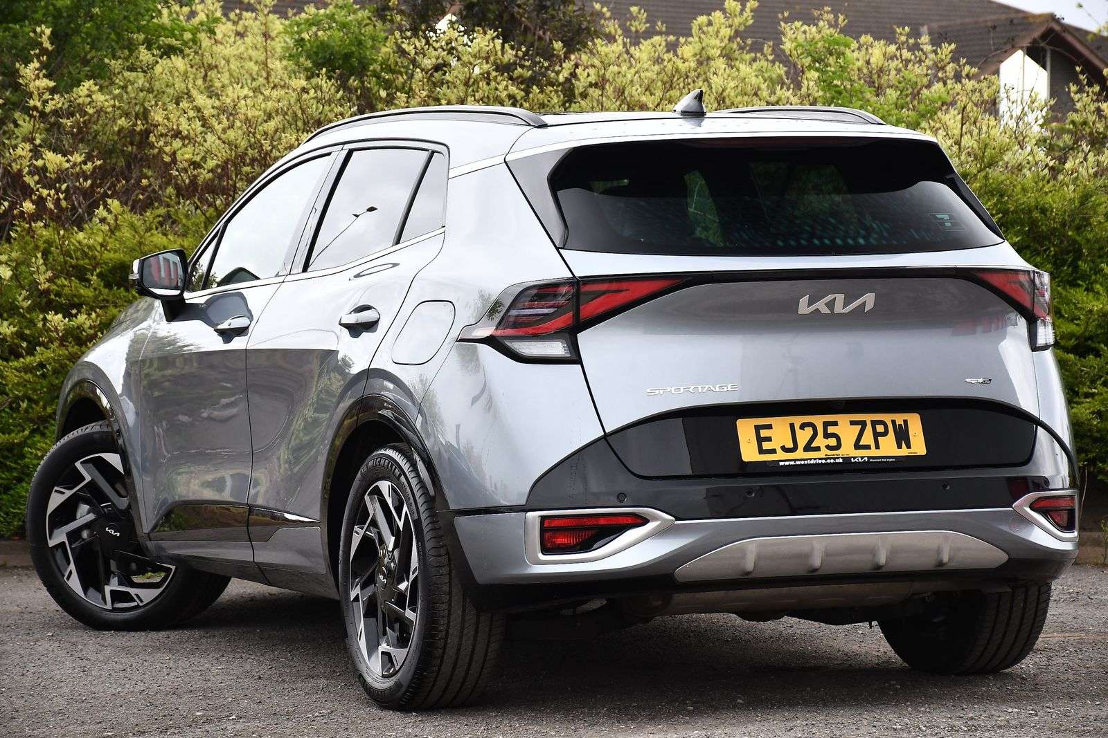 A 2025 KIA SPORTAGE 1.6 T-GDi MHEV GT-Line S SUV 5dr Petrol Hybrid DCT Euro 6 (s/s) (157 bhp) A 2025 KIA SPORTAGE 1.6 T-GDi MHEV GT-Line S SUV 5dr Petrol Hybrid DCT Euro 6 (s/s) (157 bhp)