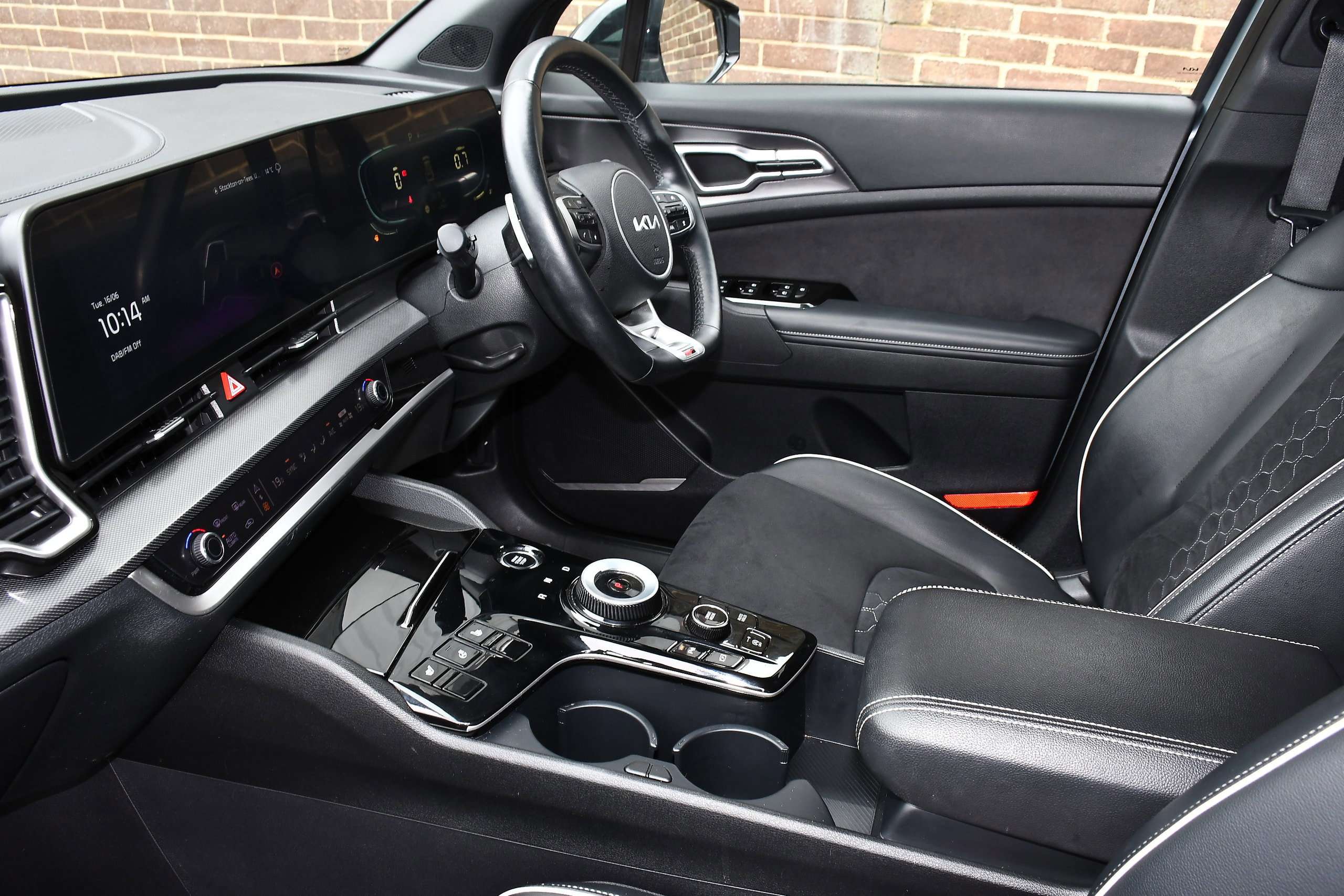 A 2024 KIA SPORTAGE 1.6 T-GDi MHEV GT-Line SUV 5dr Petrol Hybrid DCT Euro 6 (s/s) (157 bhp) A 2024 KIA SPORTAGE 1.6 T-GDi MHEV GT-Line SUV 5dr Petrol Hybrid DCT Euro 6 (s/s) (157 bhp)