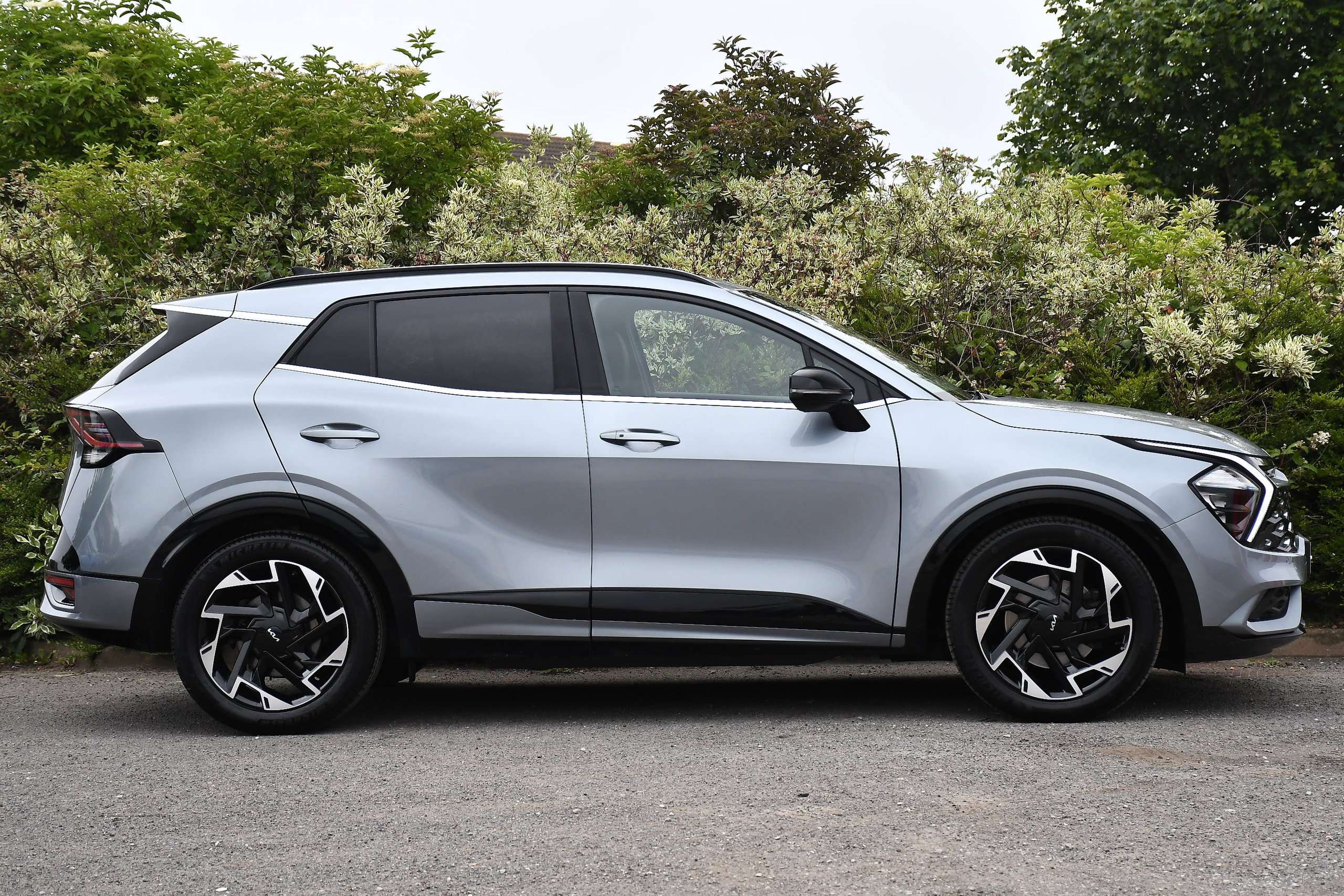 A 2024 KIA SPORTAGE 1.6 T-GDi MHEV GT-Line SUV 5dr Petrol Hybrid DCT Euro 6 (s/s) (157 bhp) A 2024 KIA SPORTAGE 1.6 T-GDi MHEV GT-Line SUV 5dr Petrol Hybrid DCT Euro 6 (s/s) (157 bhp)