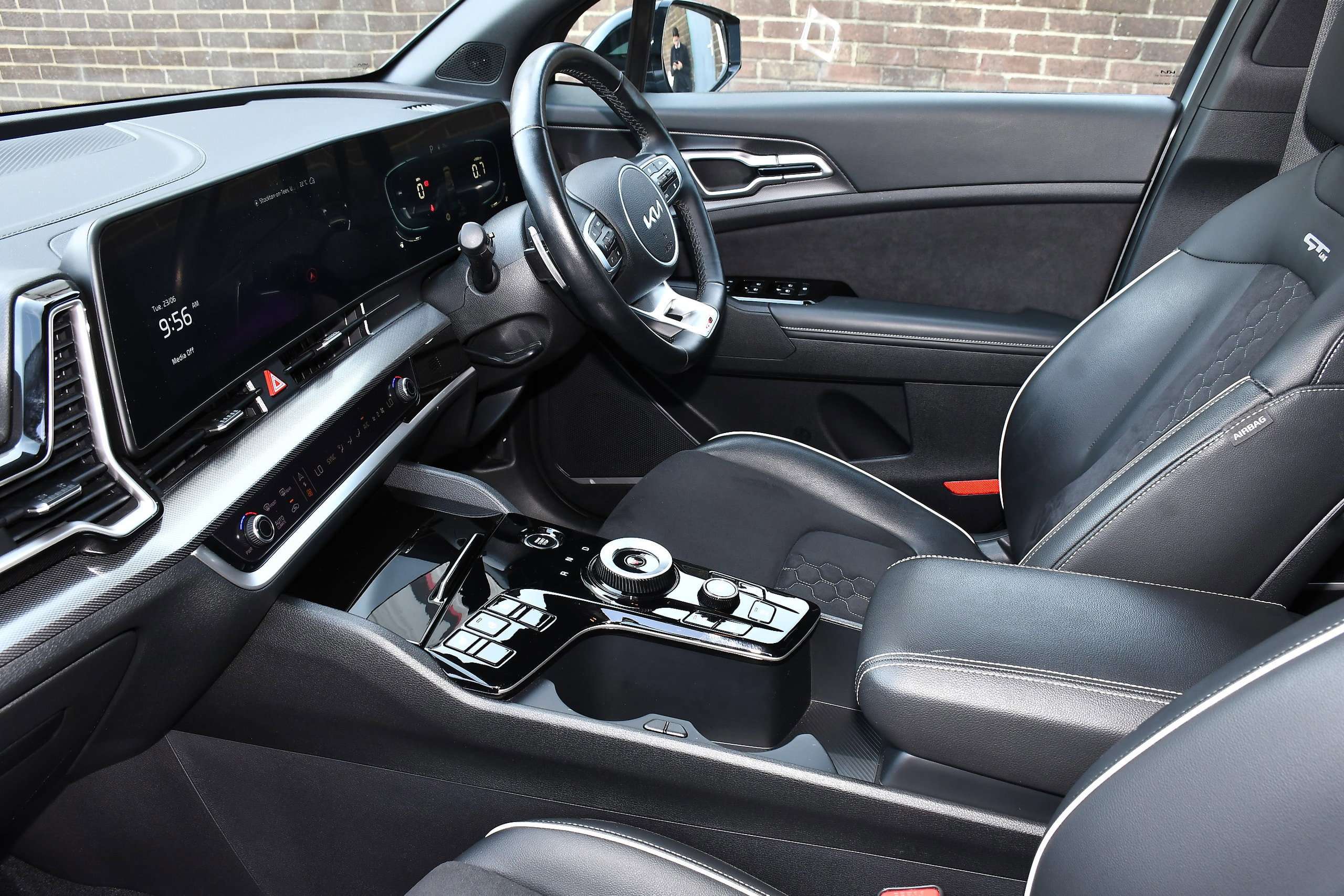 A 2024 KIA SPORTAGE 1.6 T-GDi MHEV GT-Line SUV 5dr Petrol Hybrid DCT Euro 6 (s/s) (157 bhp) A 2024 KIA SPORTAGE 1.6 T-GDi MHEV GT-Line SUV 5dr Petrol Hybrid DCT Euro 6 (s/s) (157 bhp)