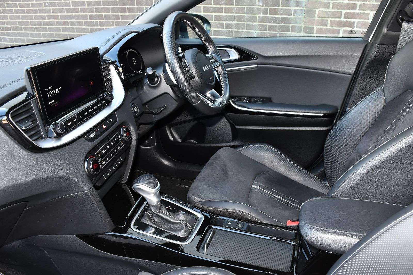 A 2023 KIA PROCEED 1.5 T-GDi GT-Line S Shooting Brake 5dr Petrol DCT Euro 6 (s/s) (158 bhp) A 2023 KIA PROCEED 1.5 T-GDi GT-Line S Shooting Brake 5dr Petrol DCT Euro 6 (s/s) (158 bhp)