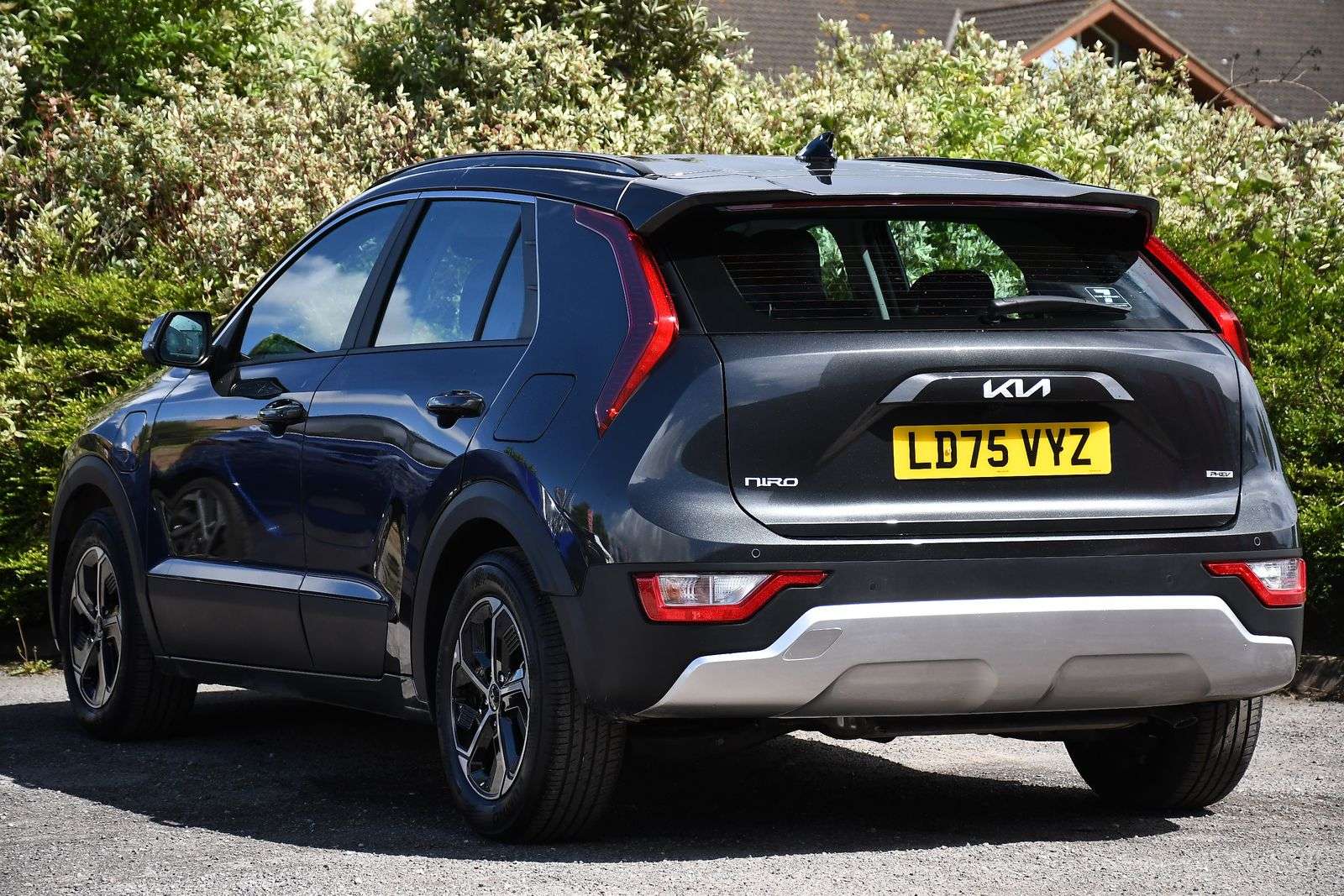 A 2025 KIA NIRO 1.6 GDi 11.1kWh 2 SUV 5dr Petrol Plug-in Hybrid DCT Euro 6 (s/s) (168 bhp) A 2025 KIA NIRO 1.6 GDi 11.1kWh 2 SUV 5dr Petrol Plug-in Hybrid DCT Euro 6 (s/s) (168 bhp)