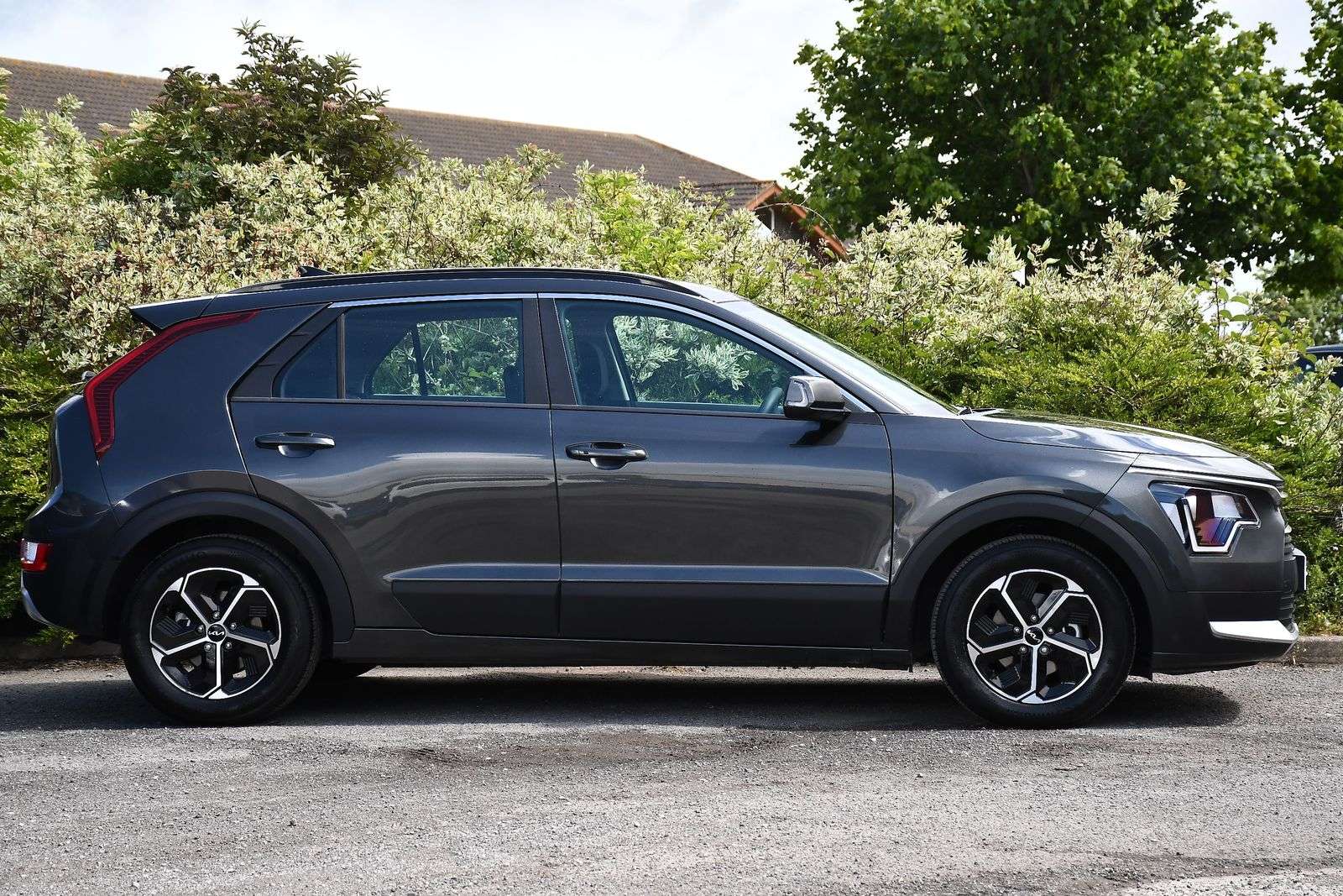 A 2025 KIA NIRO 1.6 GDi 11.1kWh 2 SUV 5dr Petrol Plug-in Hybrid DCT Euro 6 (s/s) (168 bhp) A 2025 KIA NIRO 1.6 GDi 11.1kWh 2 SUV 5dr Petrol Plug-in Hybrid DCT Euro 6 (s/s) (168 bhp)