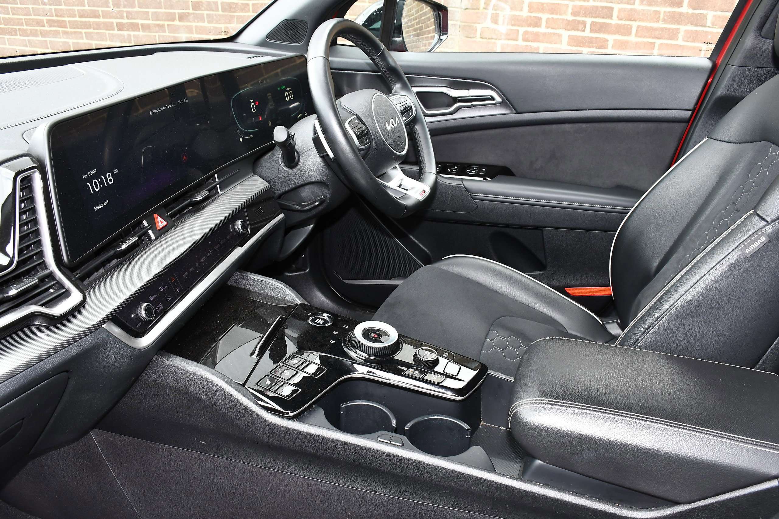 A 2024 KIA SPORTAGE 1.6 h T-GDi GT-Line SUV 5dr Petrol Hybrid Auto Euro 6 (s/s) (207 bhp) A 2024 KIA SPORTAGE 1.6 h T-GDi GT-Line SUV 5dr Petrol Hybrid Auto Euro 6 (s/s) (207 bhp)