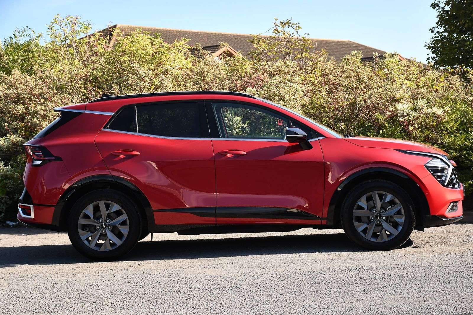 A 2024 KIA SPORTAGE 1.6 h T-GDi GT-Line S SUV 5dr Petrol Hybrid Auto Euro 6 (s/s) (207 bhp) A 2024 KIA SPORTAGE 1.6 h T-GDi GT-Line S SUV 5dr Petrol Hybrid Auto Euro 6 (s/s) (207 bhp)