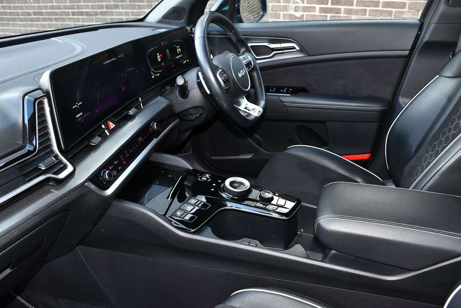 A 2023 KIA SPORTAGE 1.6 h T-GDi GT-Line SUV 5dr Petrol Hybrid Auto Euro 6 (s/s) (226 bhp) A 2023 KIA SPORTAGE 1.6 h T-GDi GT-Line SUV 5dr Petrol Hybrid Auto Euro 6 (s/s) (226 bhp)