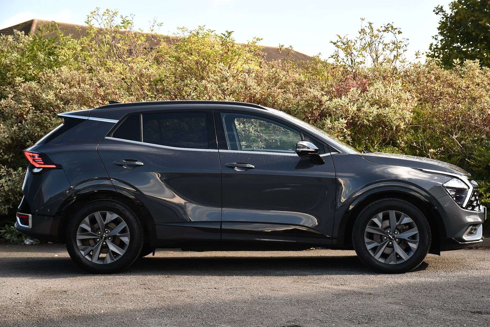 A 2023 KIA SPORTAGE 1.6 h T-GDi GT-Line SUV 5dr Petrol Hybrid Auto Euro 6 (s/s) (226 bhp) A 2023 KIA SPORTAGE 1.6 h T-GDi GT-Line SUV 5dr Petrol Hybrid Auto Euro 6 (s/s) (226 bhp)