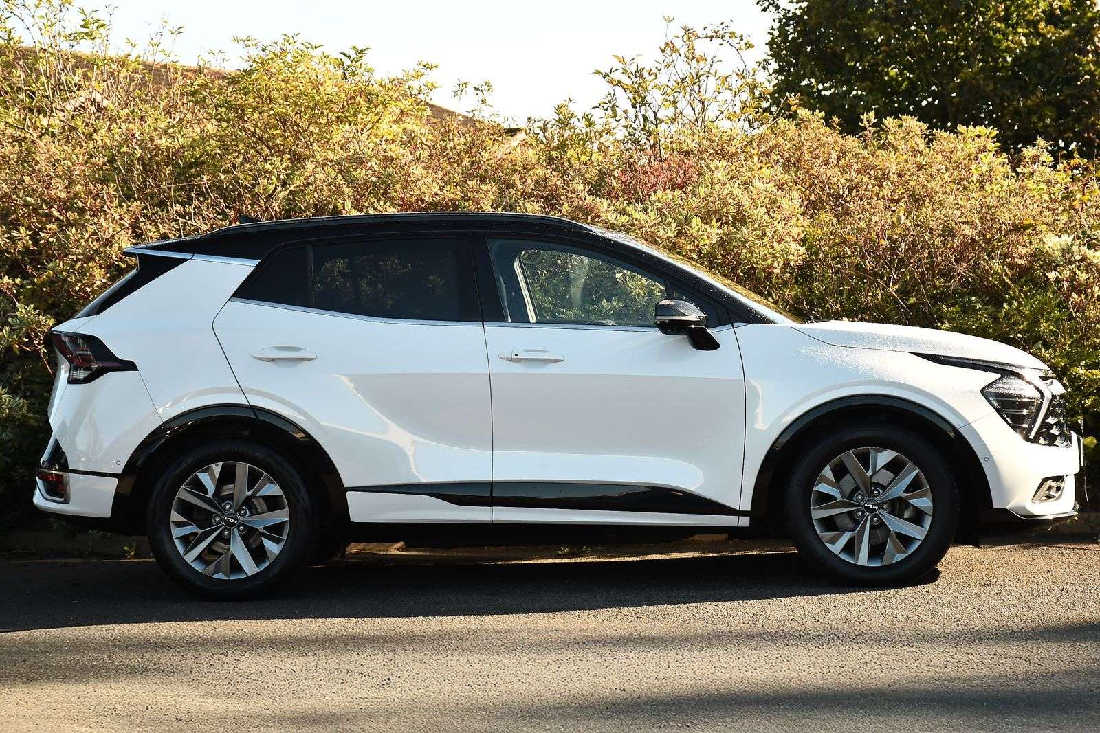 A 2022 KIA SPORTAGE 1.6 h T-GDi GT-Line S SUV 5dr Petrol Hybrid Auto Euro 6 (s/s) (226 bhp) A 2022 KIA SPORTAGE 1.6 h T-GDi GT-Line S SUV 5dr Petrol Hybrid Auto Euro 6 (s/s) (226 bhp)