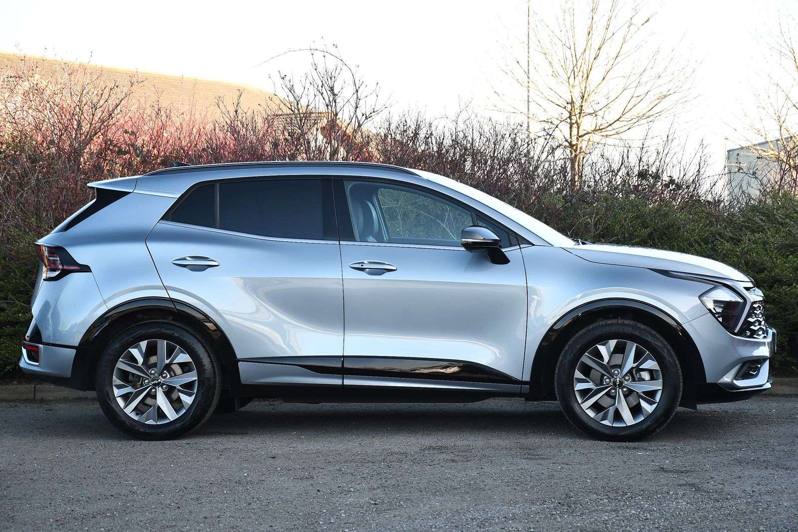 A 2024 KIA SPORTAGE 1.6 h T-GDi GT-Line SUV 5dr Petrol Hybrid Auto Euro 6 (s/s) (226 bhp) A 2024 KIA SPORTAGE 1.6 h T-GDi GT-Line SUV 5dr Petrol Hybrid Auto Euro 6 (s/s) (226 bhp)