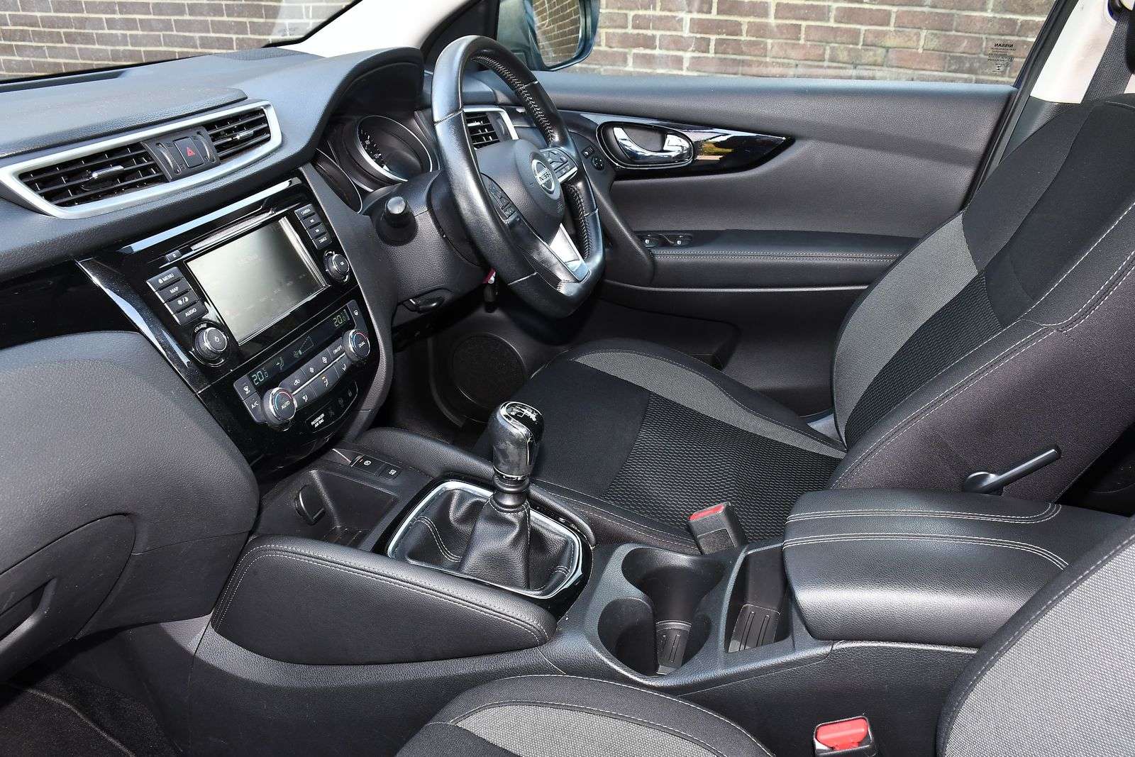 A 2019 NISSAN QASHQAI 1.3 DIG-T Acenta Premium SUV 5dr Petrol Manual Euro 6 (s/s) (140 ps) A 2019 NISSAN QASHQAI 1.3 DIG-T Acenta Premium SUV 5dr Petrol Manual Euro 6 (s/s) (140 ps)