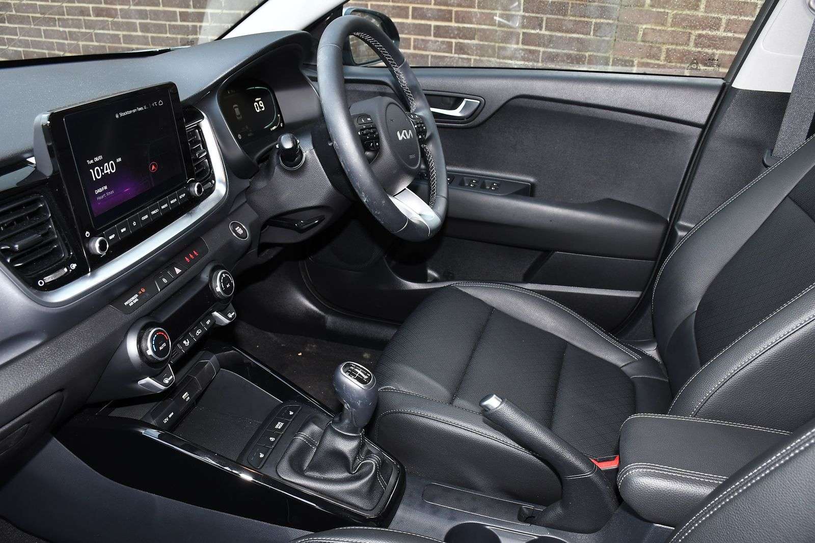 A 2024 KIA STONIC 1.0 T-GDi MHEV 3 SUV 5dr Petrol Hybrid Manual Euro 6 (s/s) (98 bhp) A 2024 KIA STONIC 1.0 T-GDi MHEV 3 SUV 5dr Petrol Hybrid Manual Euro 6 (s/s) (98 bhp)