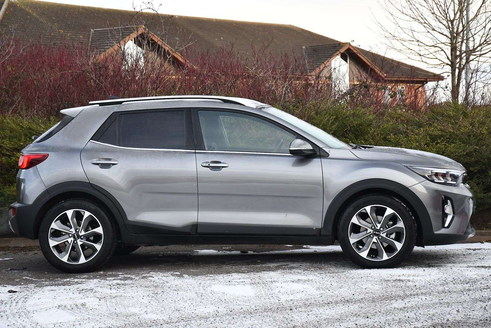 A 2024 KIA STONIC 1.0 T-GDi MHEV 3 SUV 5dr Petrol Hybrid Manual Euro 6 (s/s) (98 bhp) A 2024 KIA STONIC 1.0 T-GDi MHEV 3 SUV 5dr Petrol Hybrid Manual Euro 6 (s/s) (98 bhp)