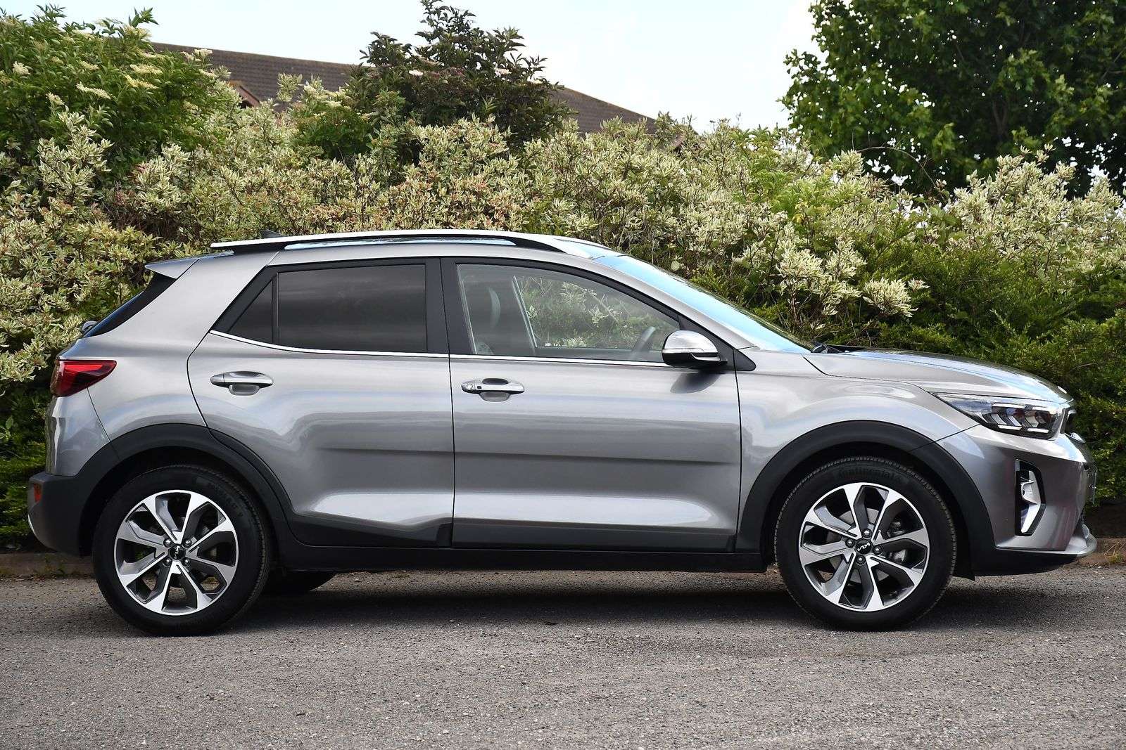 A 2024 KIA STONIC 1.0 T-GDi MHEV 3 SUV 5dr Petrol Hybrid Manual Euro 6 (s/s) (98 bhp) A 2024 KIA STONIC 1.0 T-GDi MHEV 3 SUV 5dr Petrol Hybrid Manual Euro 6 (s/s) (98 bhp)